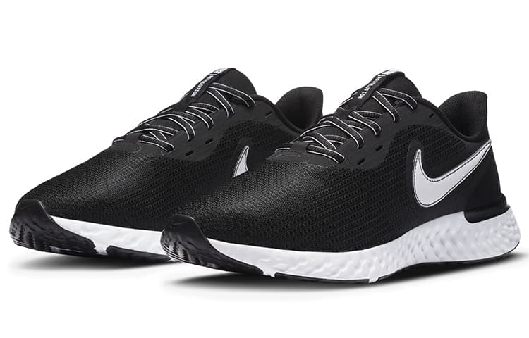 Nike Revolution 5 Ext 'Black White' 6