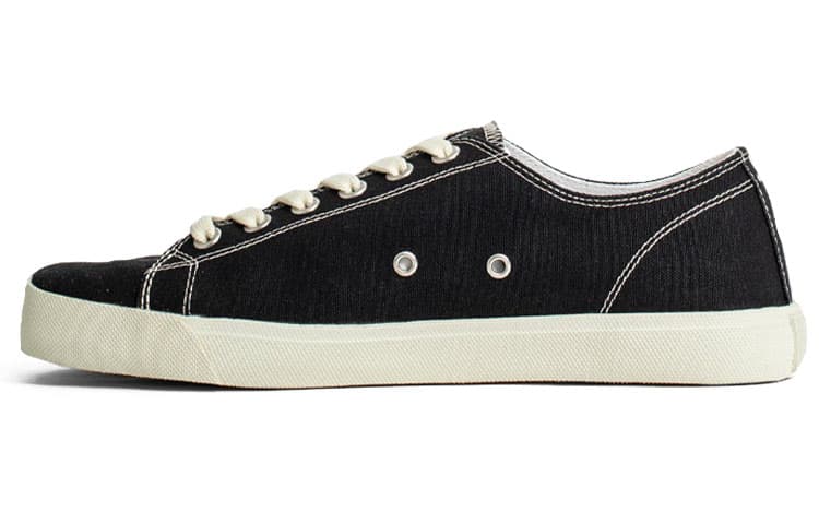 Maison Margiela Tabi Low Top Stylish Skateboarding Shoes Men's Black White 2