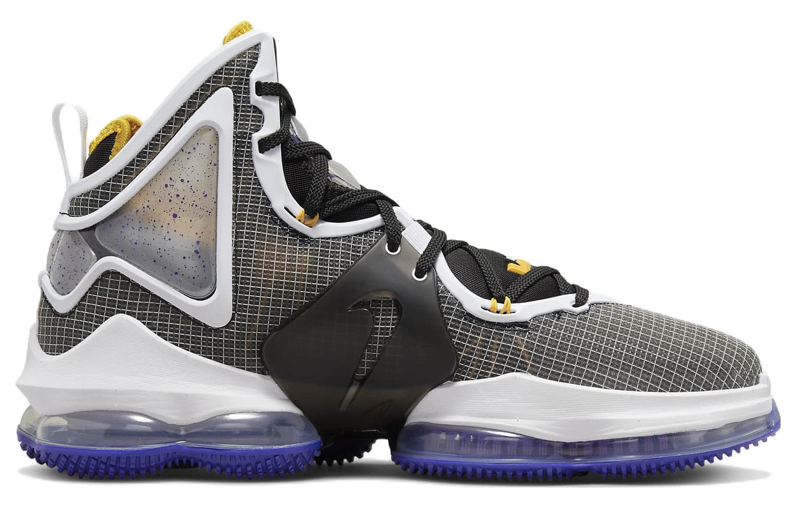 Nike LeBron 19 'Graduate' 4