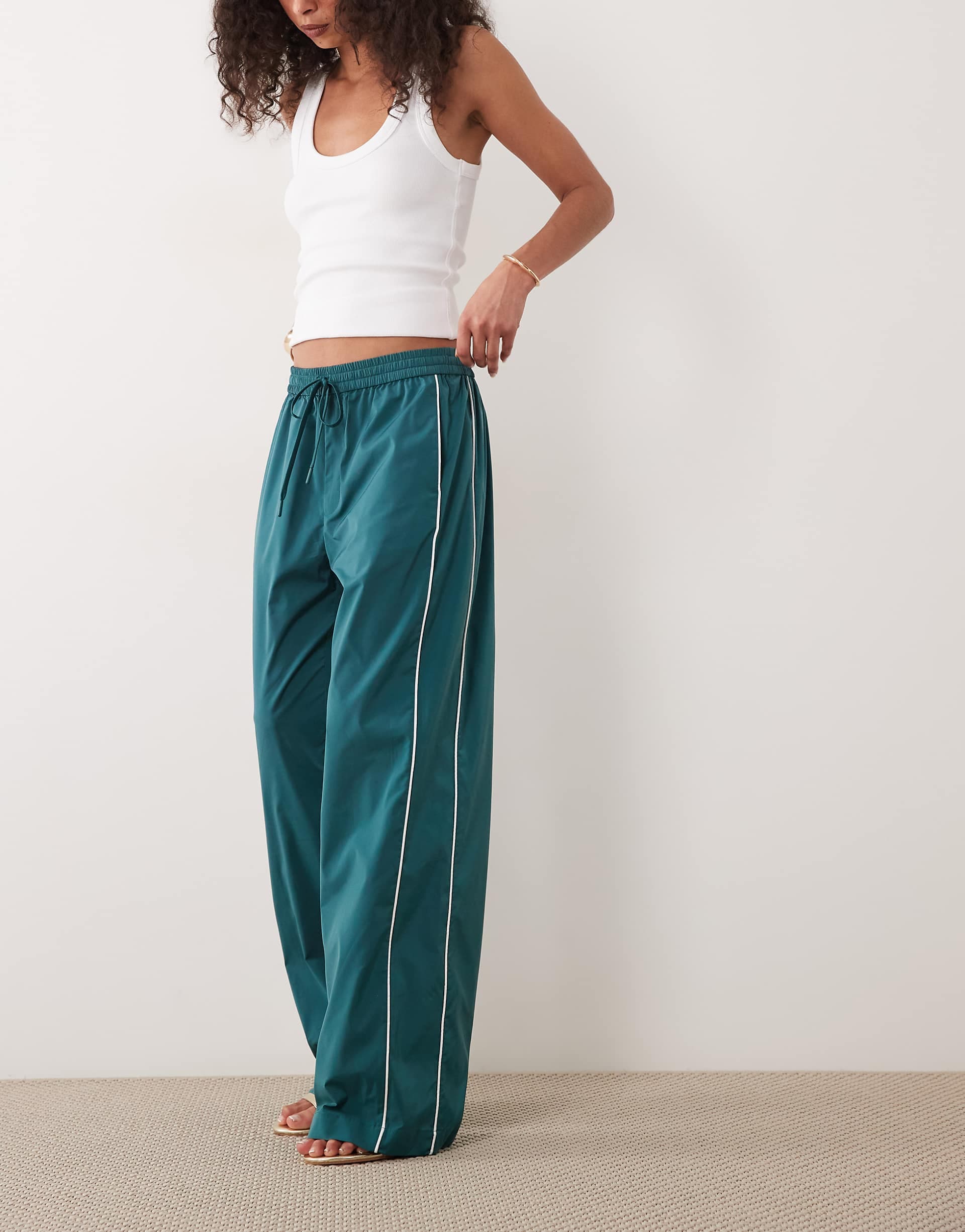 Good American contrast piping detail wide leg drawstring pants in teal