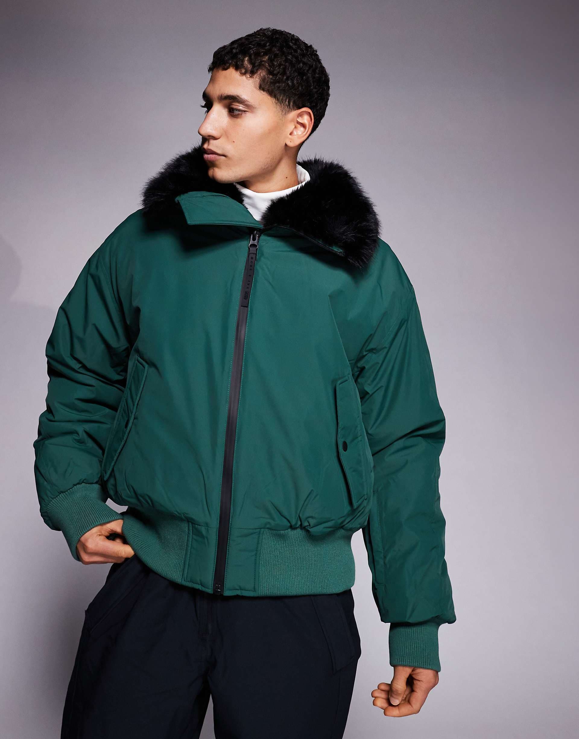 4505 Ski bomber jacket with faux fur collar in green