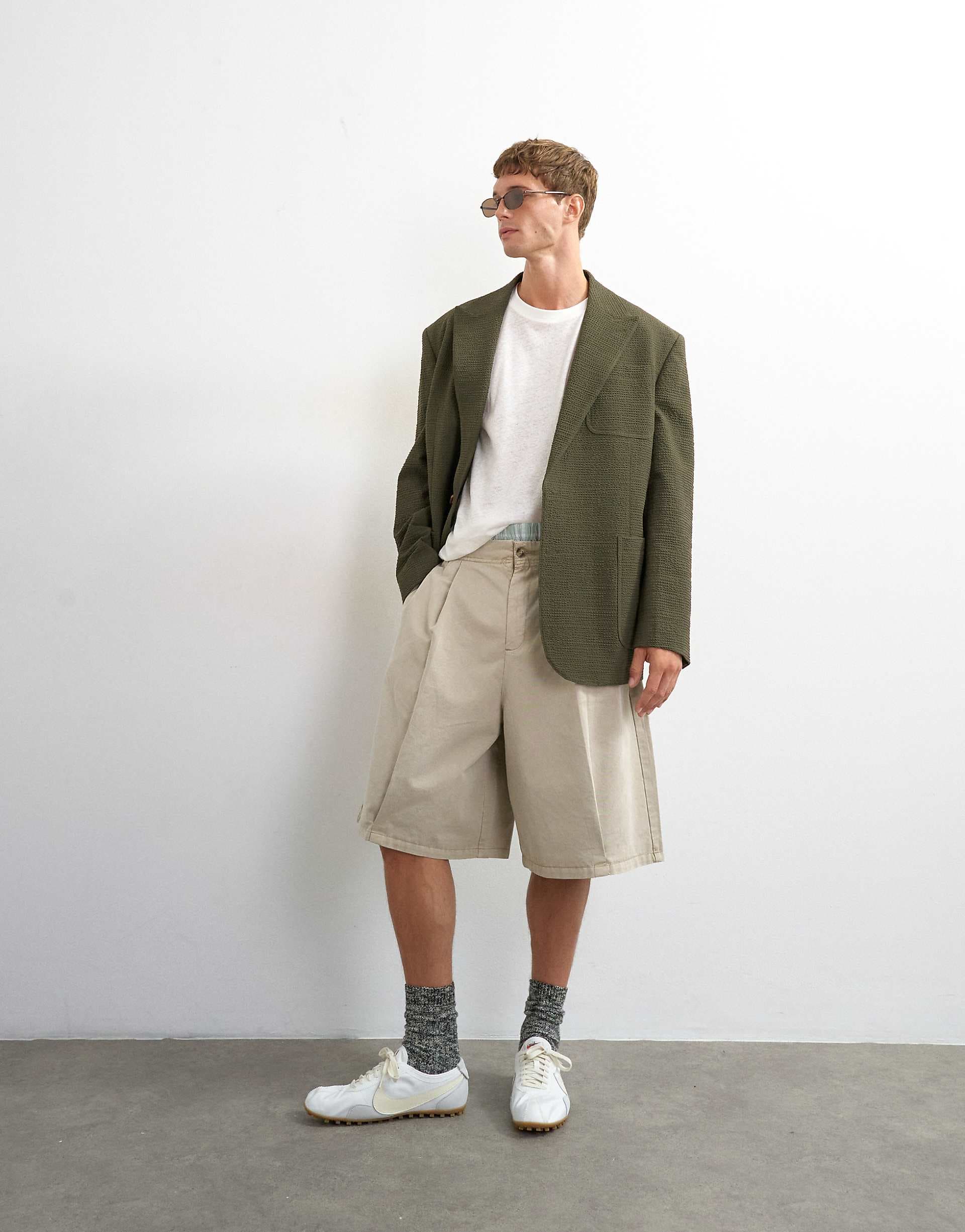 Topman wide leg twill bermuda shorts with pronounced pleat in stone