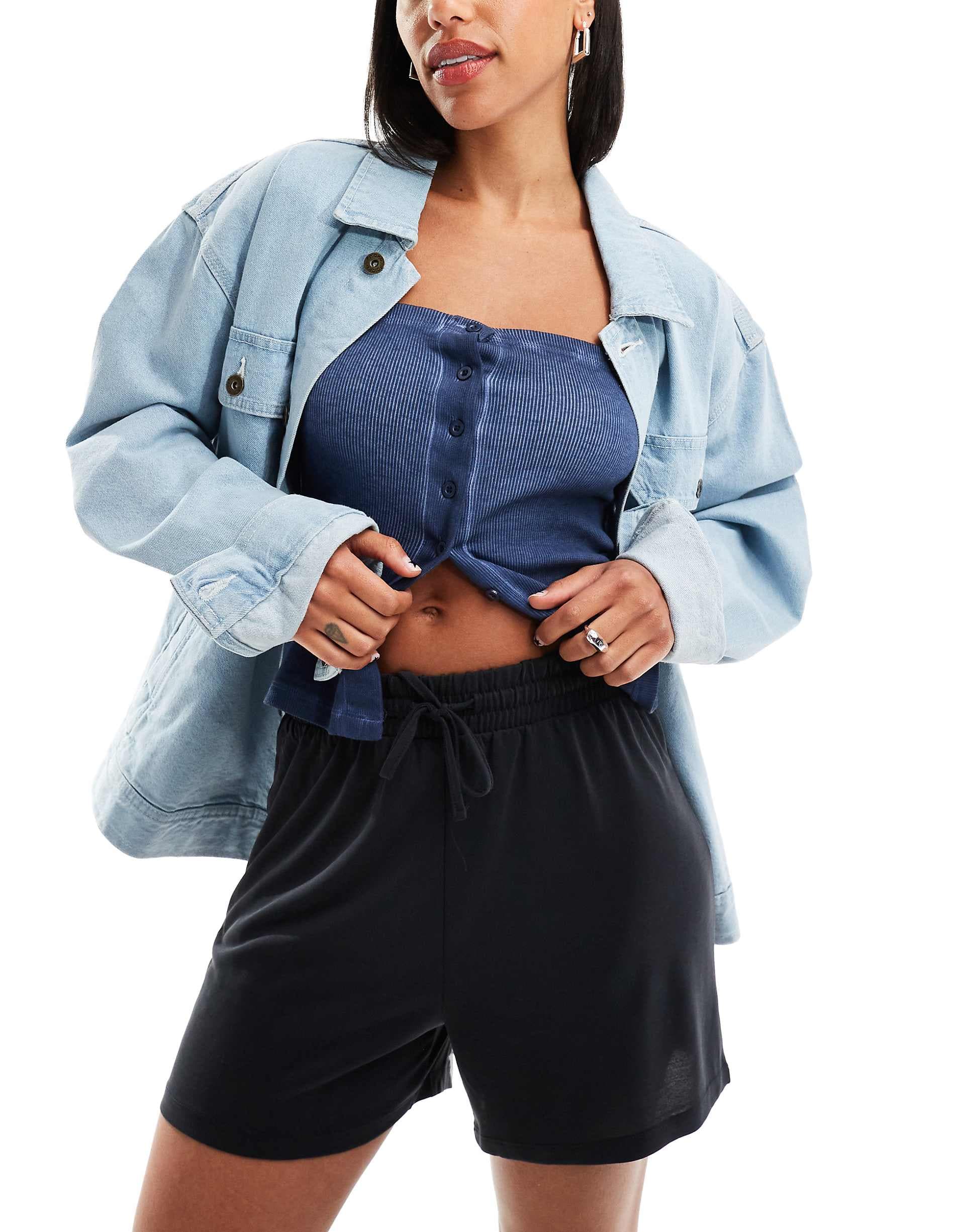 Pieces slinky elastic waist shorts in black