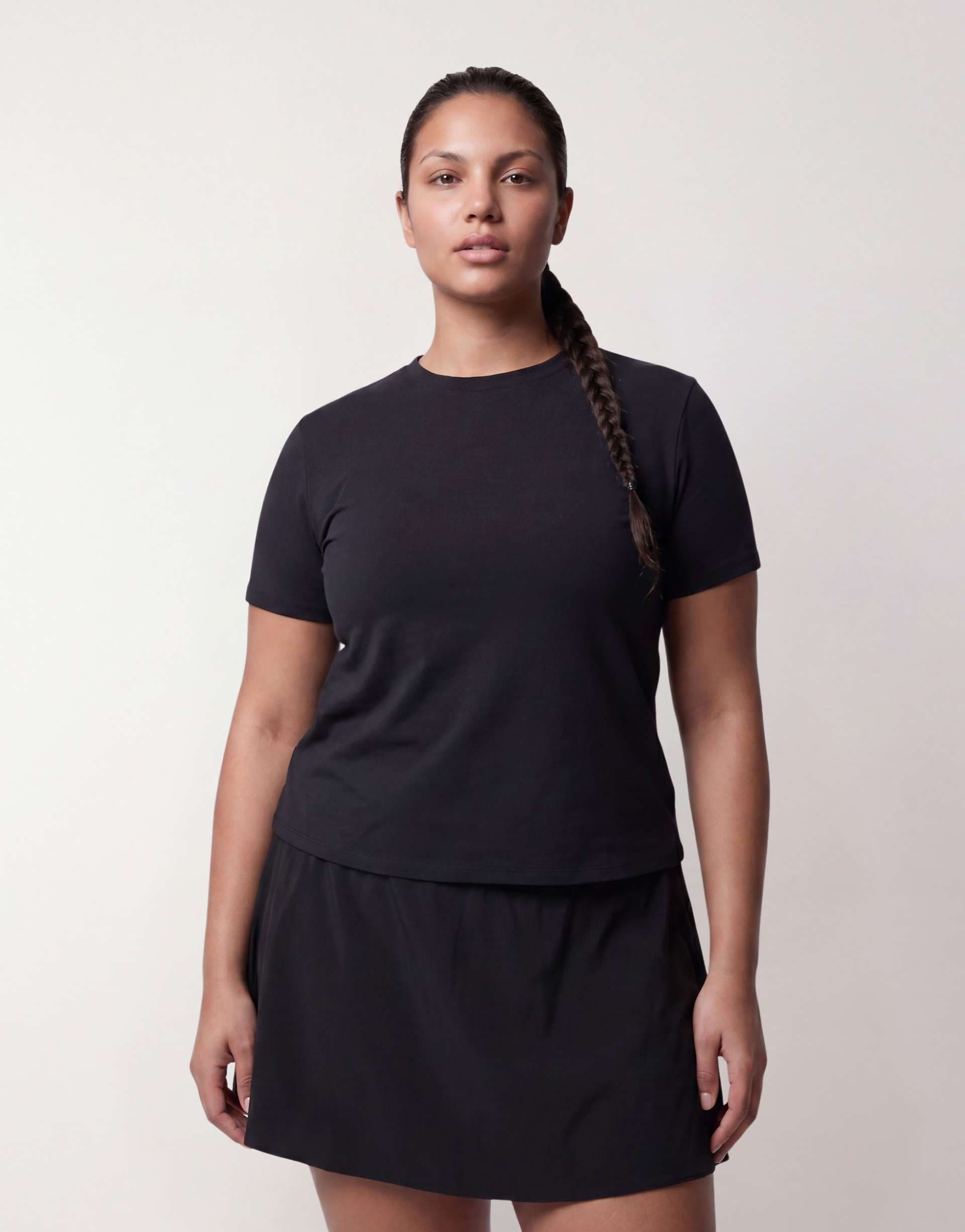 4505 Curve fitted cotton blend everyday t-shirt with quick dry finish in black