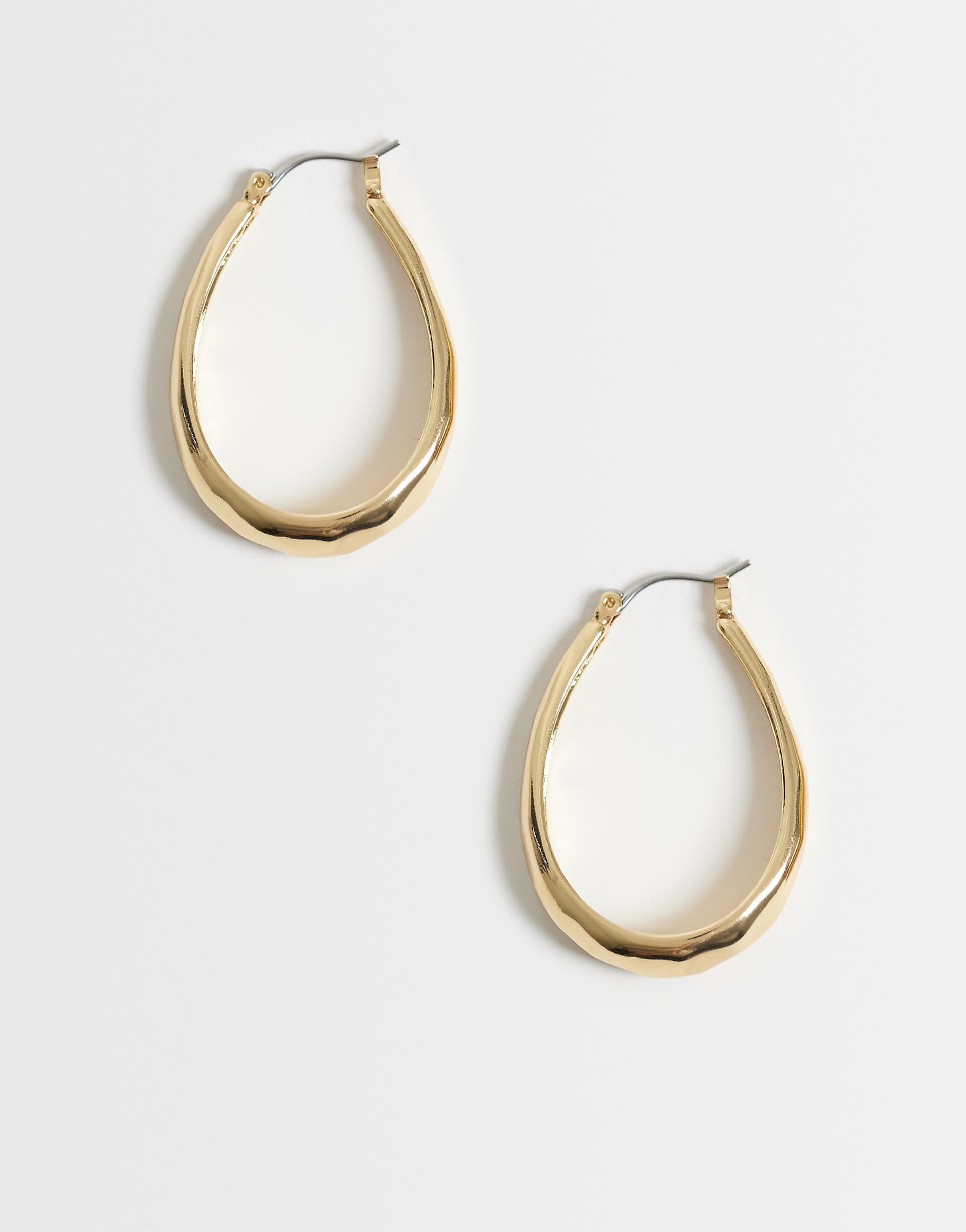 DesignB London thin oval hoop earrings in gold tone