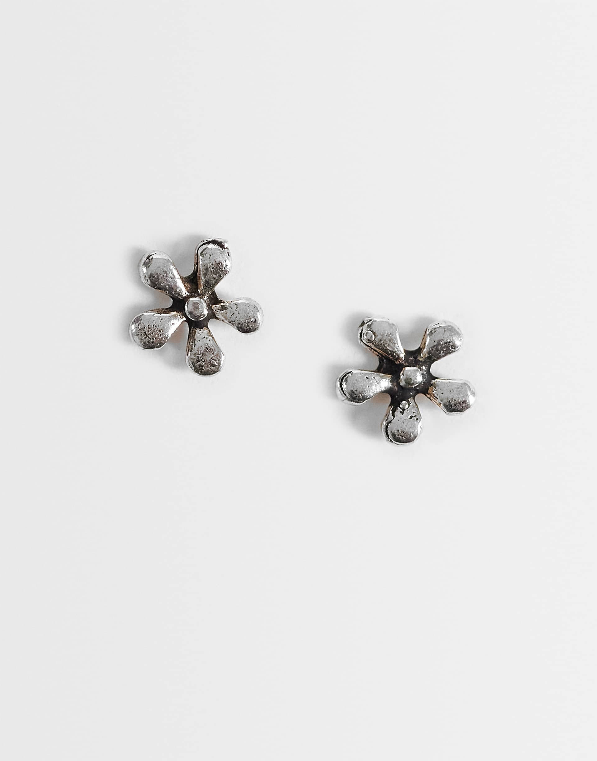Kingsley Ryan flower stud earrings in sterling silver