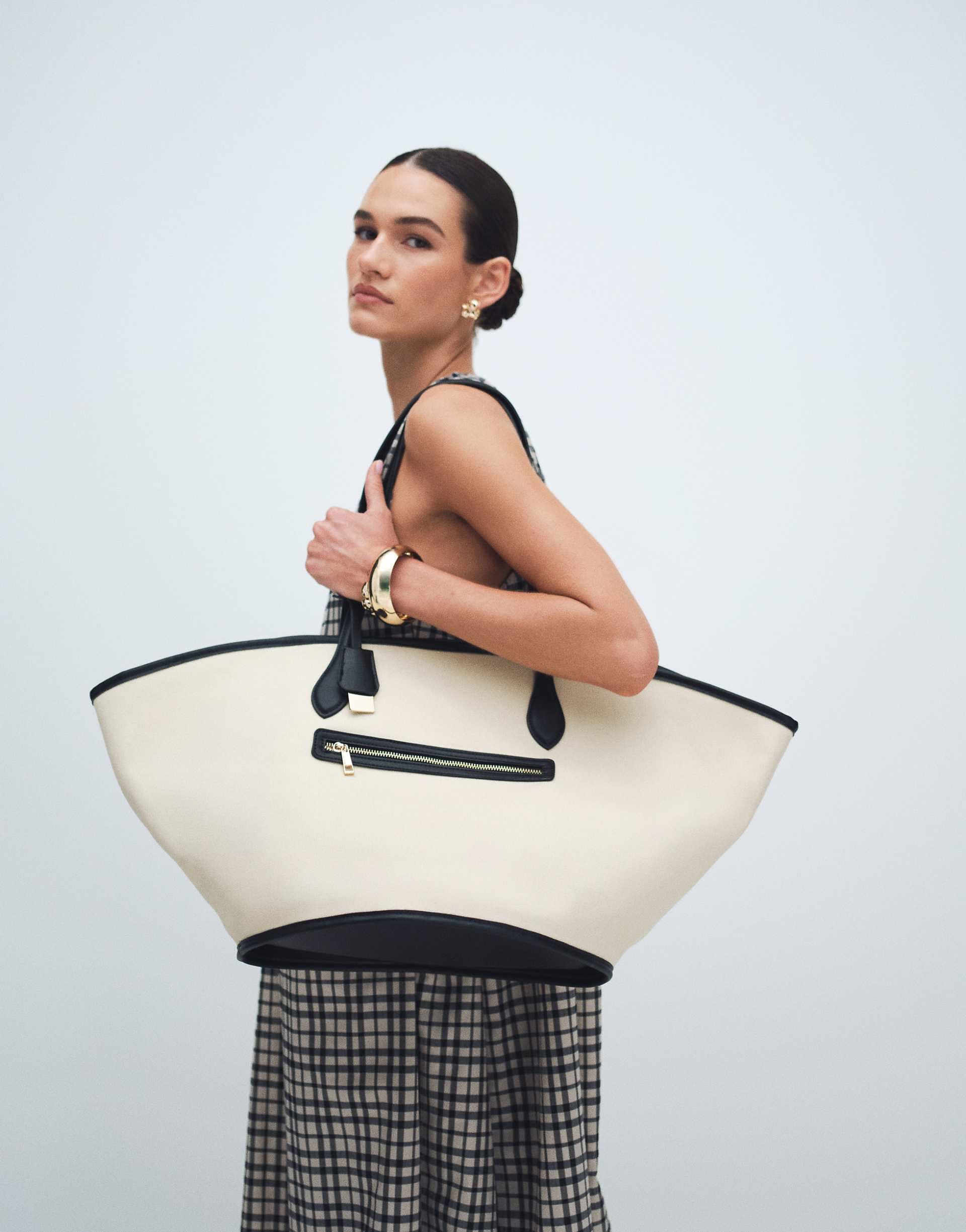 ASOS DESIGN canvas vase tote in stone
