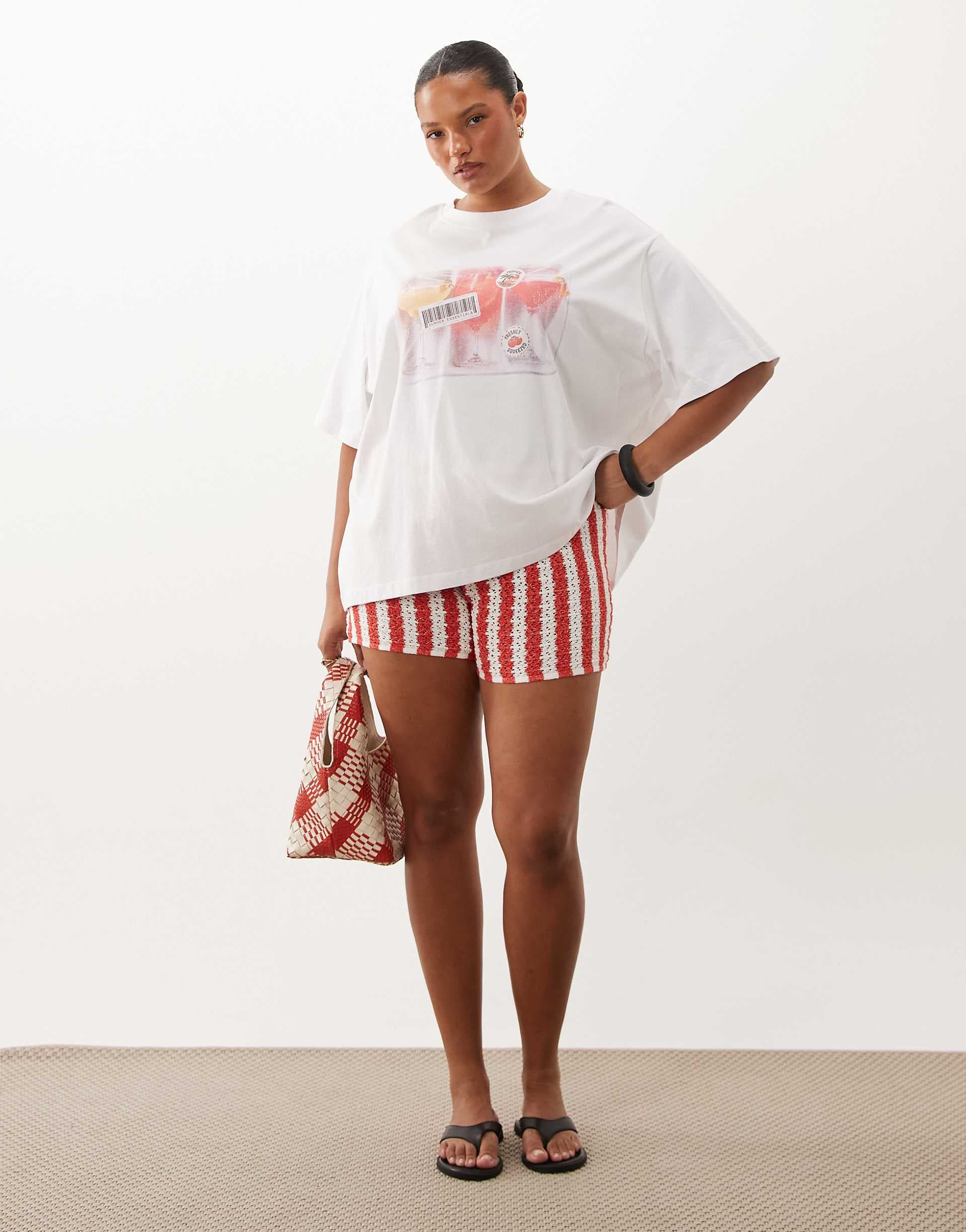 ASOS DESIGN CURVE Oversized T-shirt with Tropical cocktails graphic in white