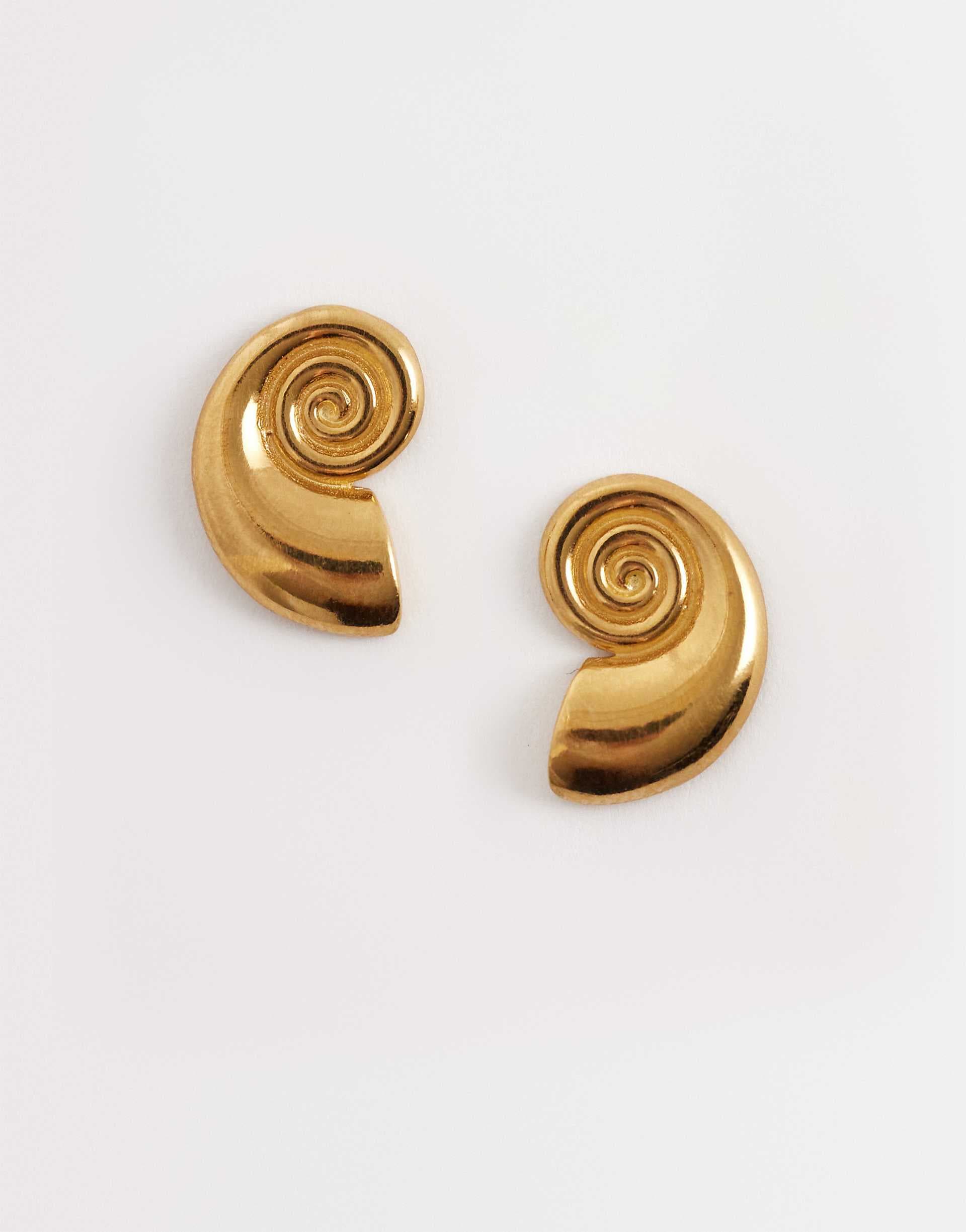 Seol + Gold shell stud earrings in 18kt gold vermeil
