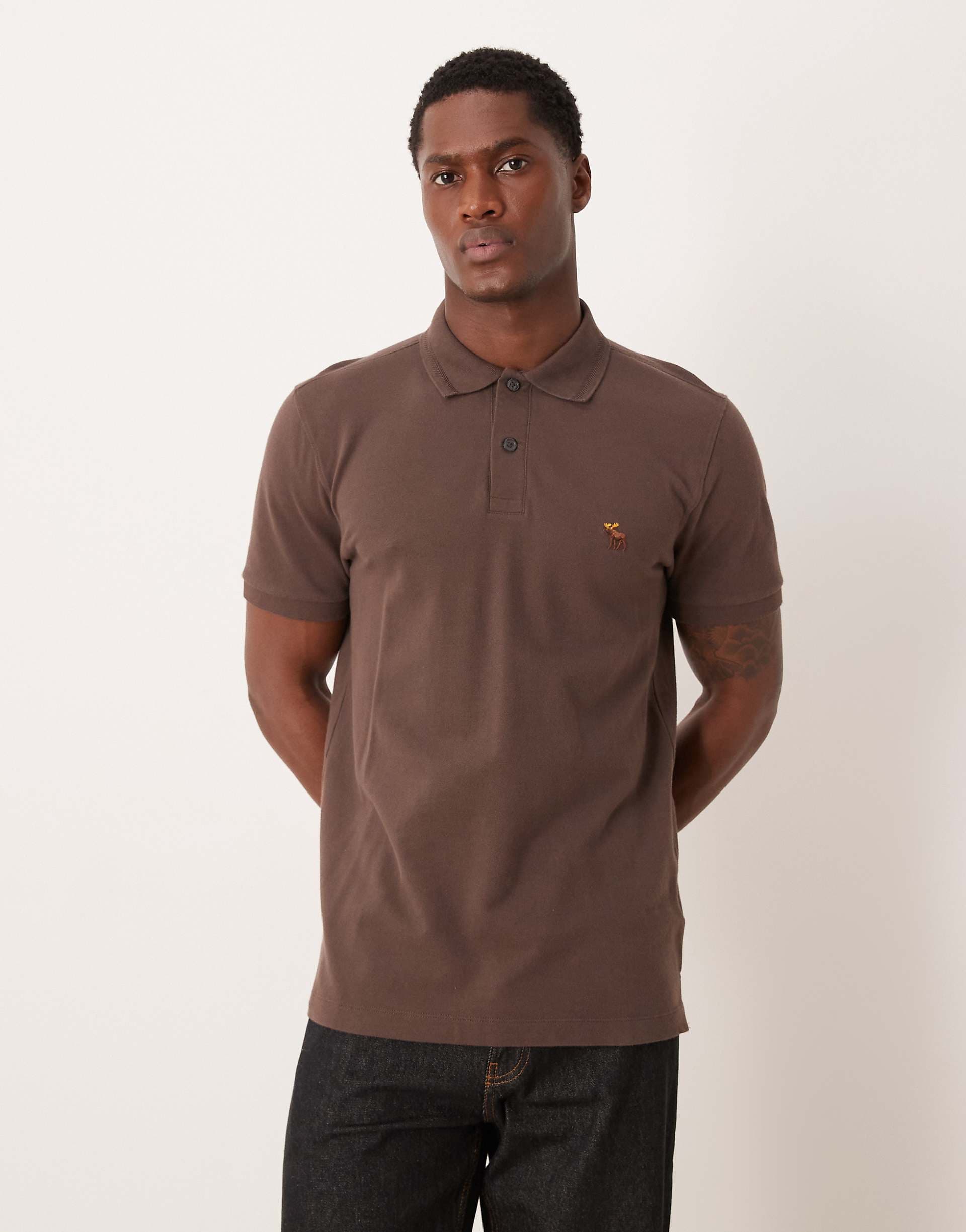 Abercrombie & Fitch short sleeve chest logo polo T-shirt in brown