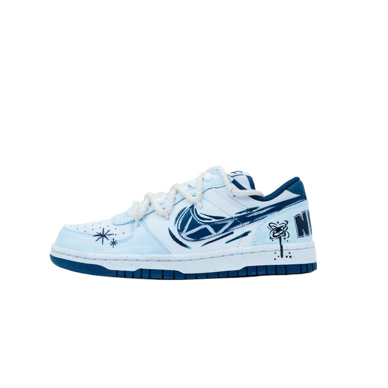 Custom Sneakers Nike Big 'Sky Wings' Unique Design Gradient Color Customization Deconstructed Dual Laces Hand-Painted Pattern Cushioning Wear-Resistant Low-Top Sneakers Unisex Light Blue