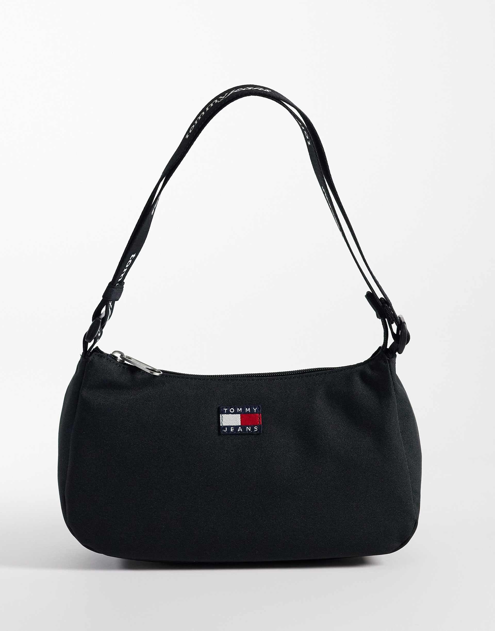 Tommy Jeans essential daily shoulder bag in black