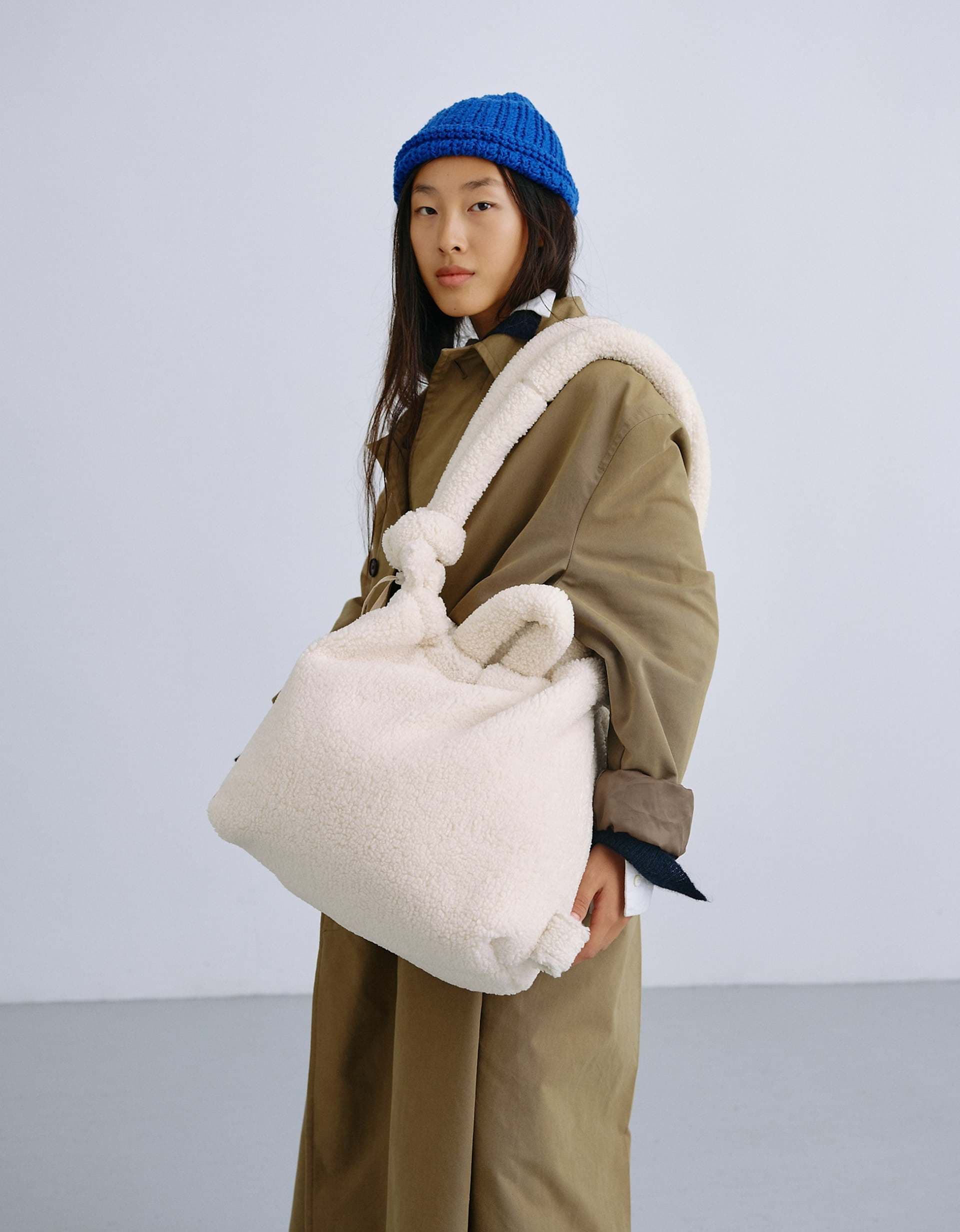 OLEND Ona sherpa multiwear crossbody bag in sand