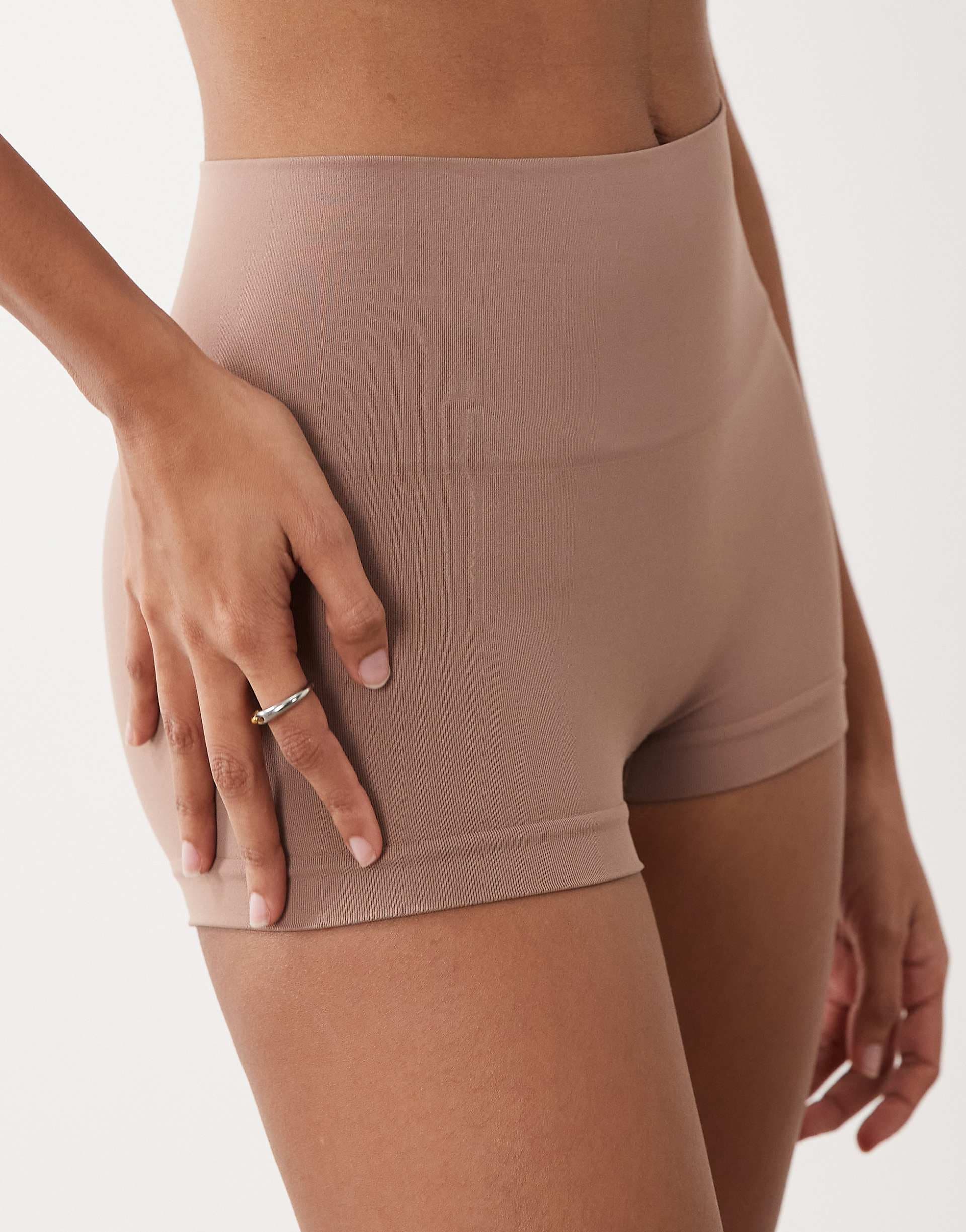 SPANXshape Extraordinary boyshorts in cafe au lait