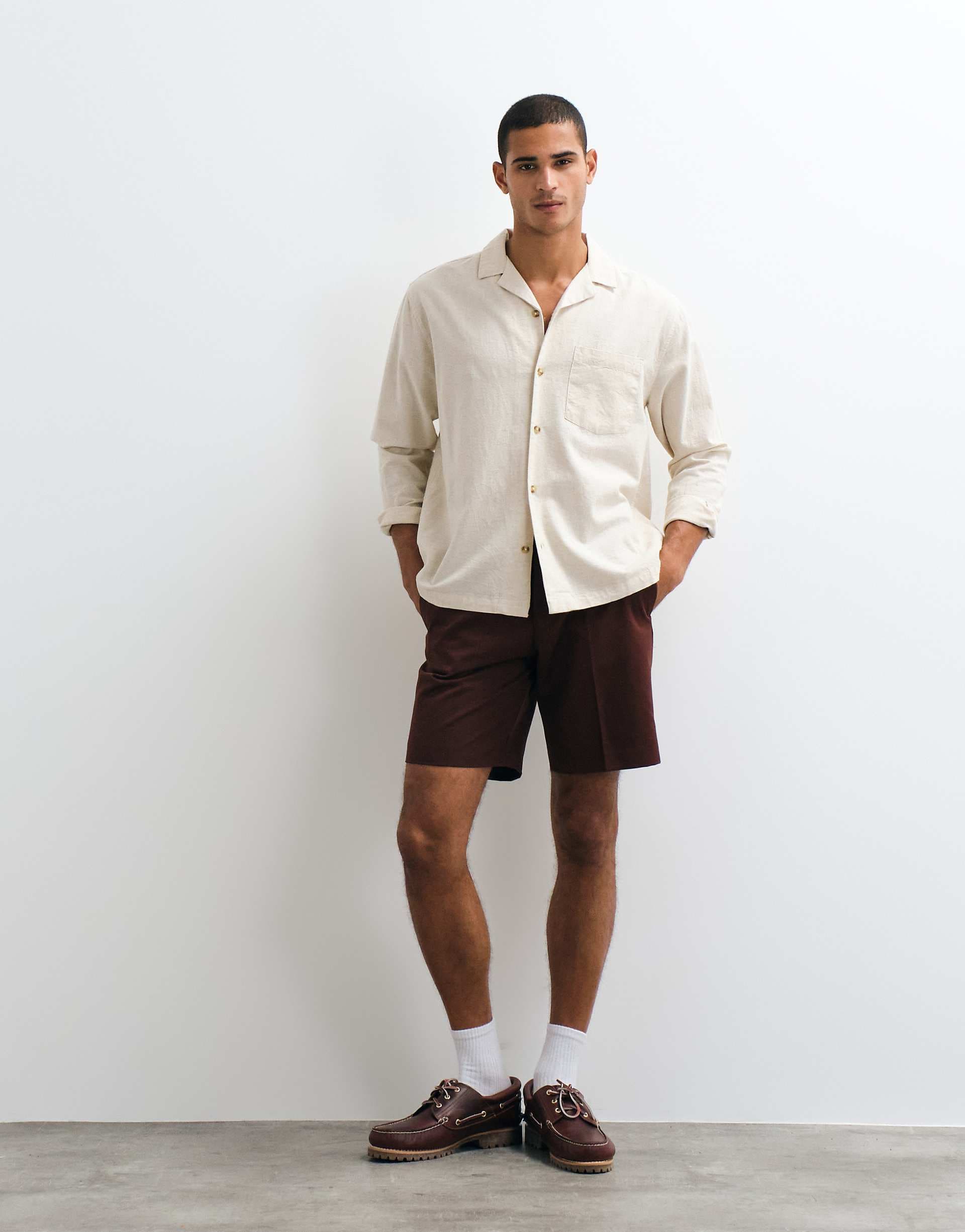ASOS DESIGN tailored regular shorts in burgundy
