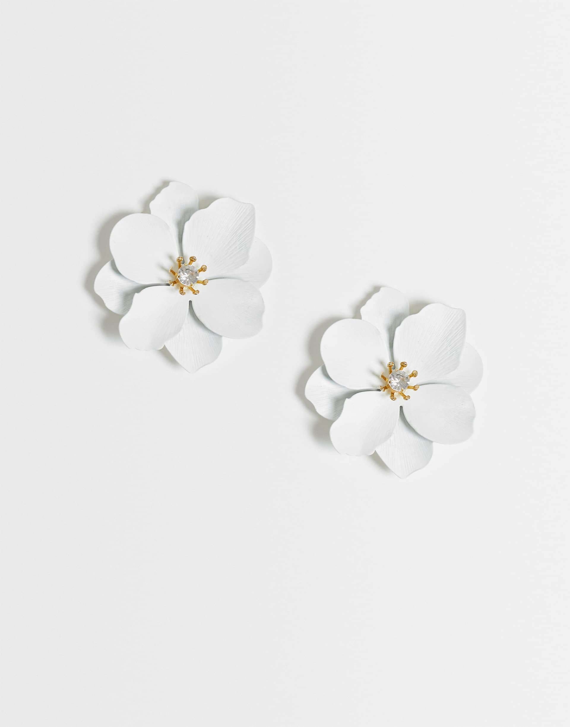 DesignB London flower earrings in white