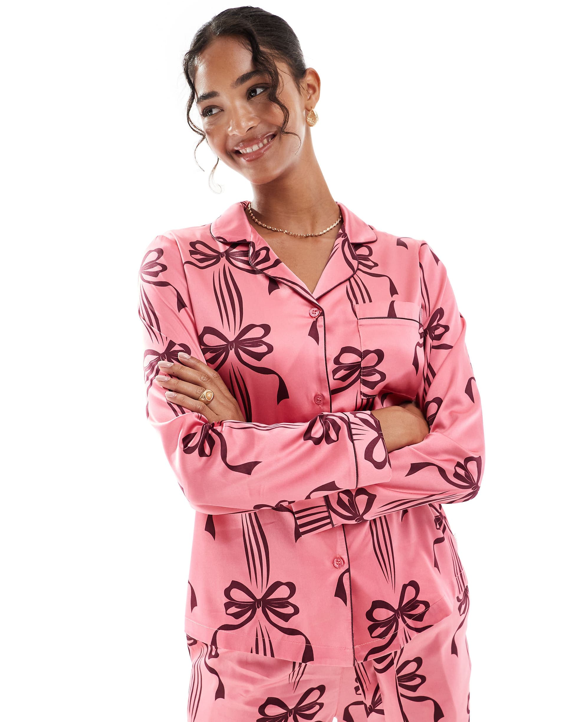 Chelsea Peers satin long sleeve revere pajama set in bow print