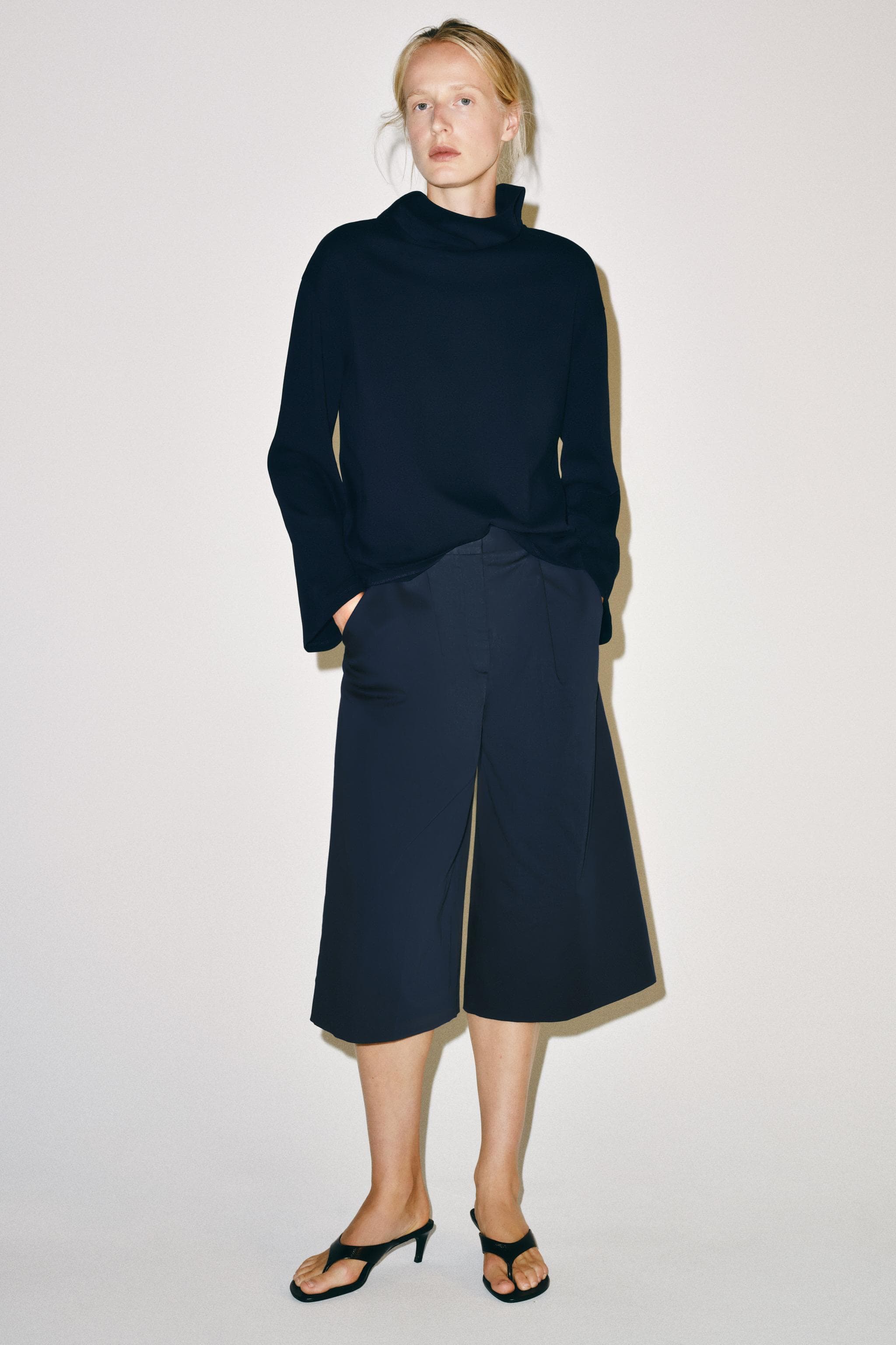 ZW COLLECTION PLEATED BERMUDA SHORTS