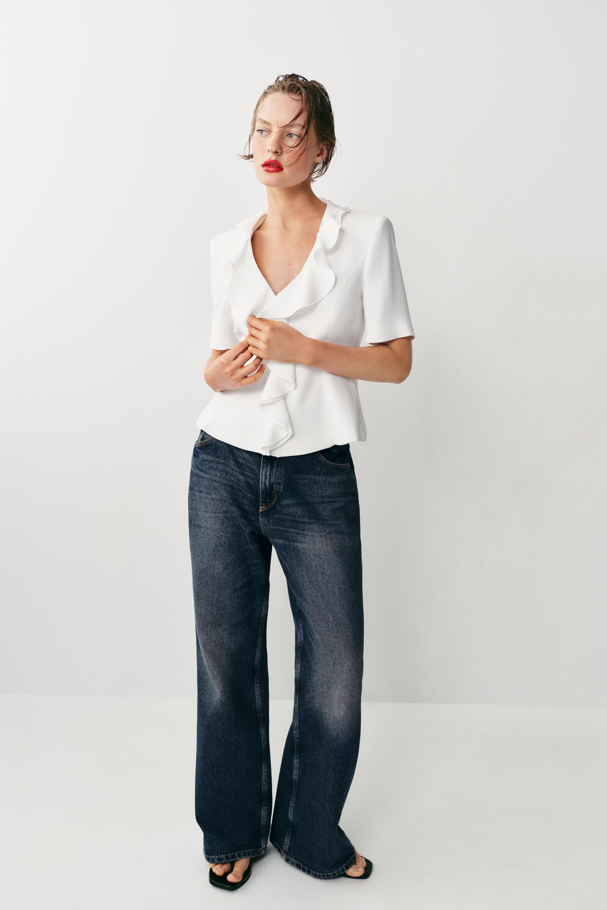 SHORT SLEEVE BLAZER WITH RUFFLES