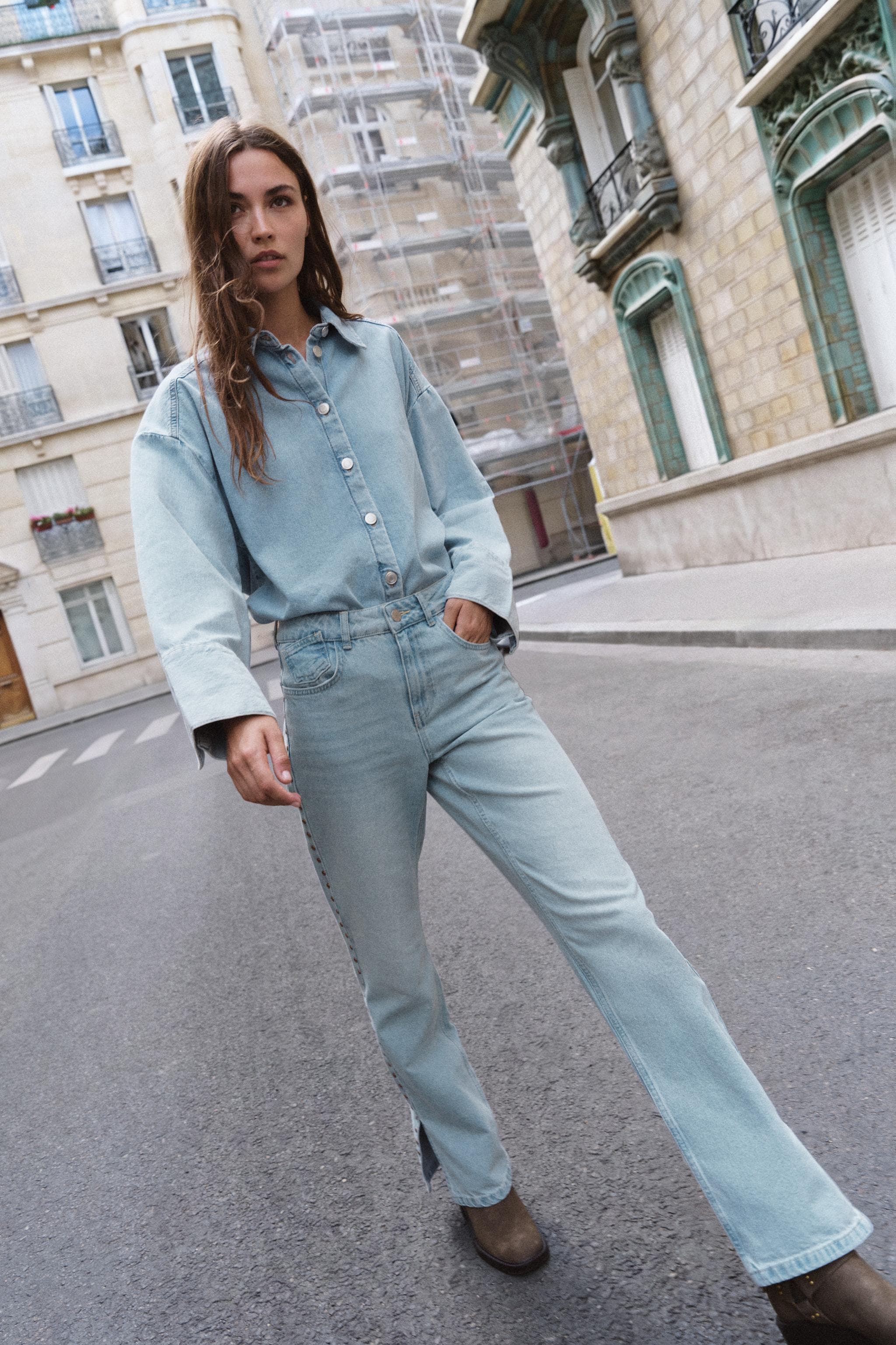 Z1975 MID-WAIST STRAIGHT STUDDED JEANS