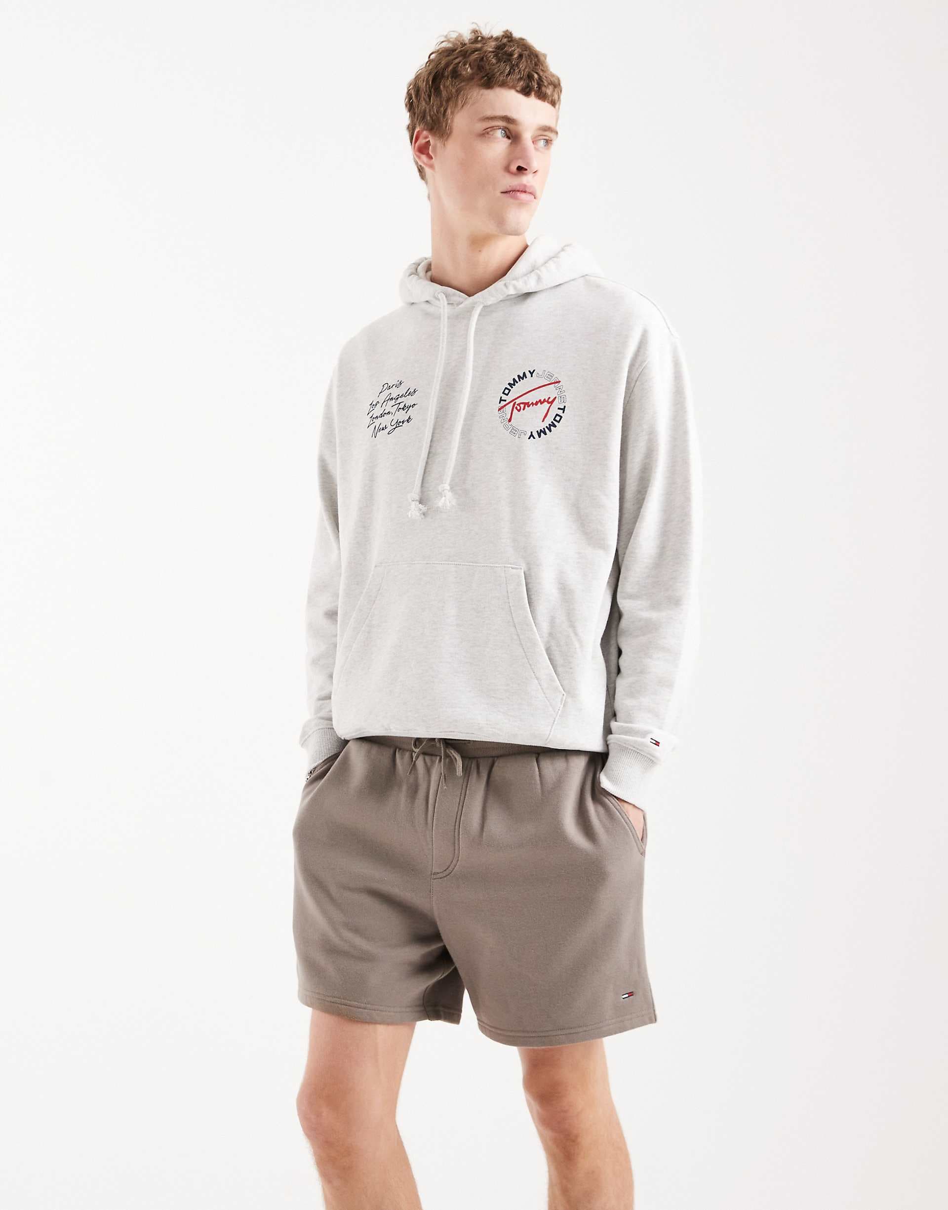 Tommy Jeans flag jersey shorts in mink