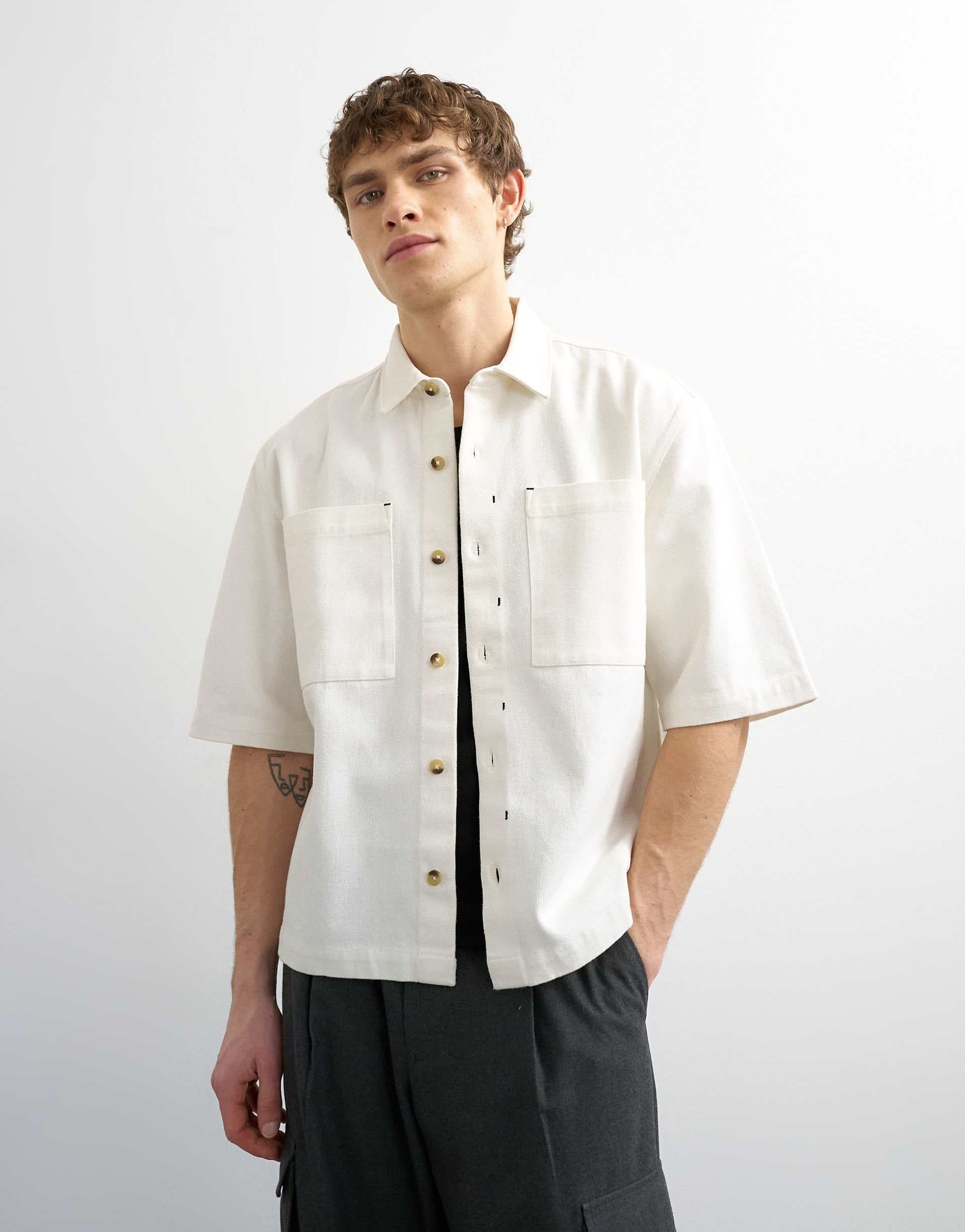 Topman relaxed fit short sleeve twill cropped overshirt in contrast ecru