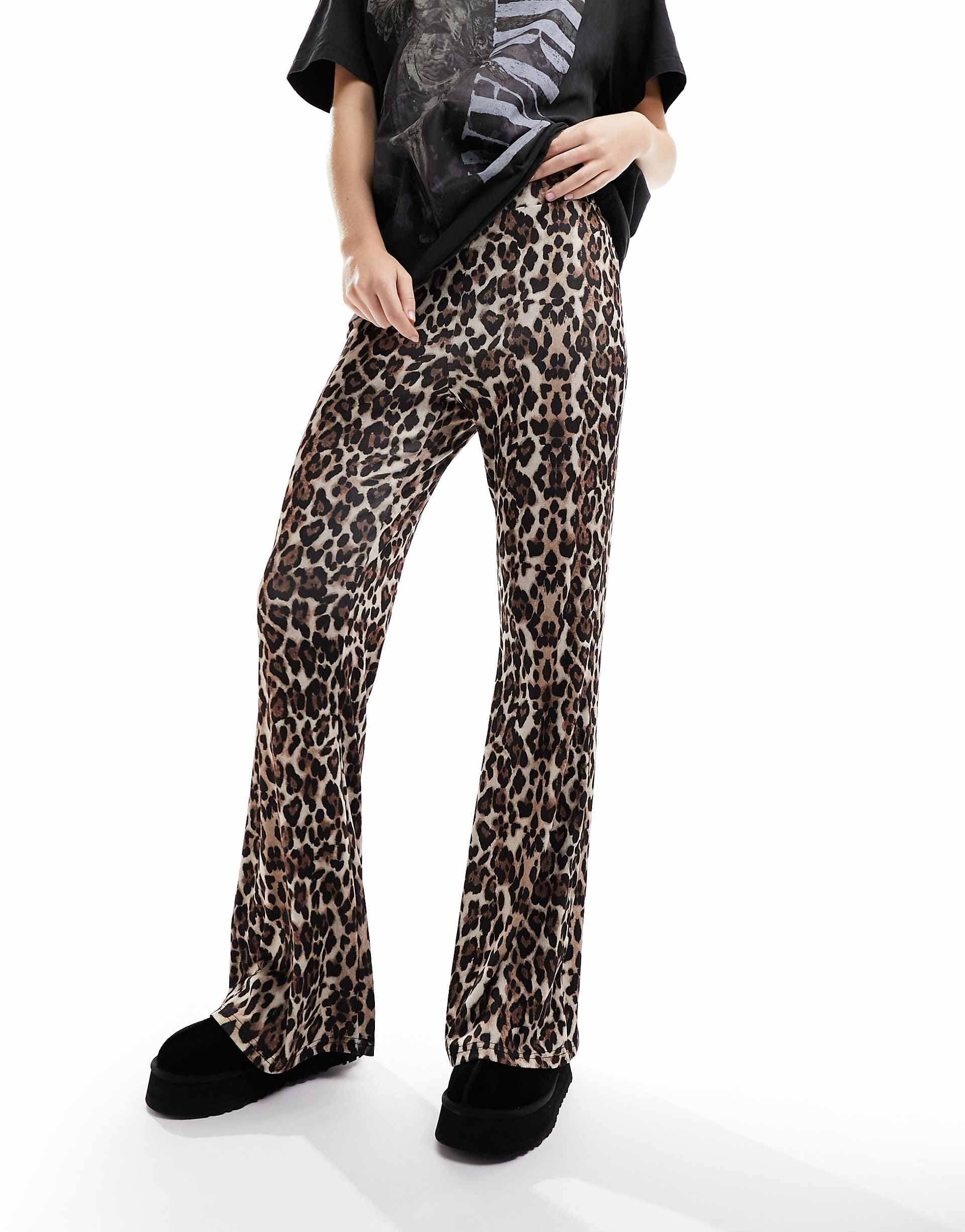 Only ribbed flare pants in leopard print