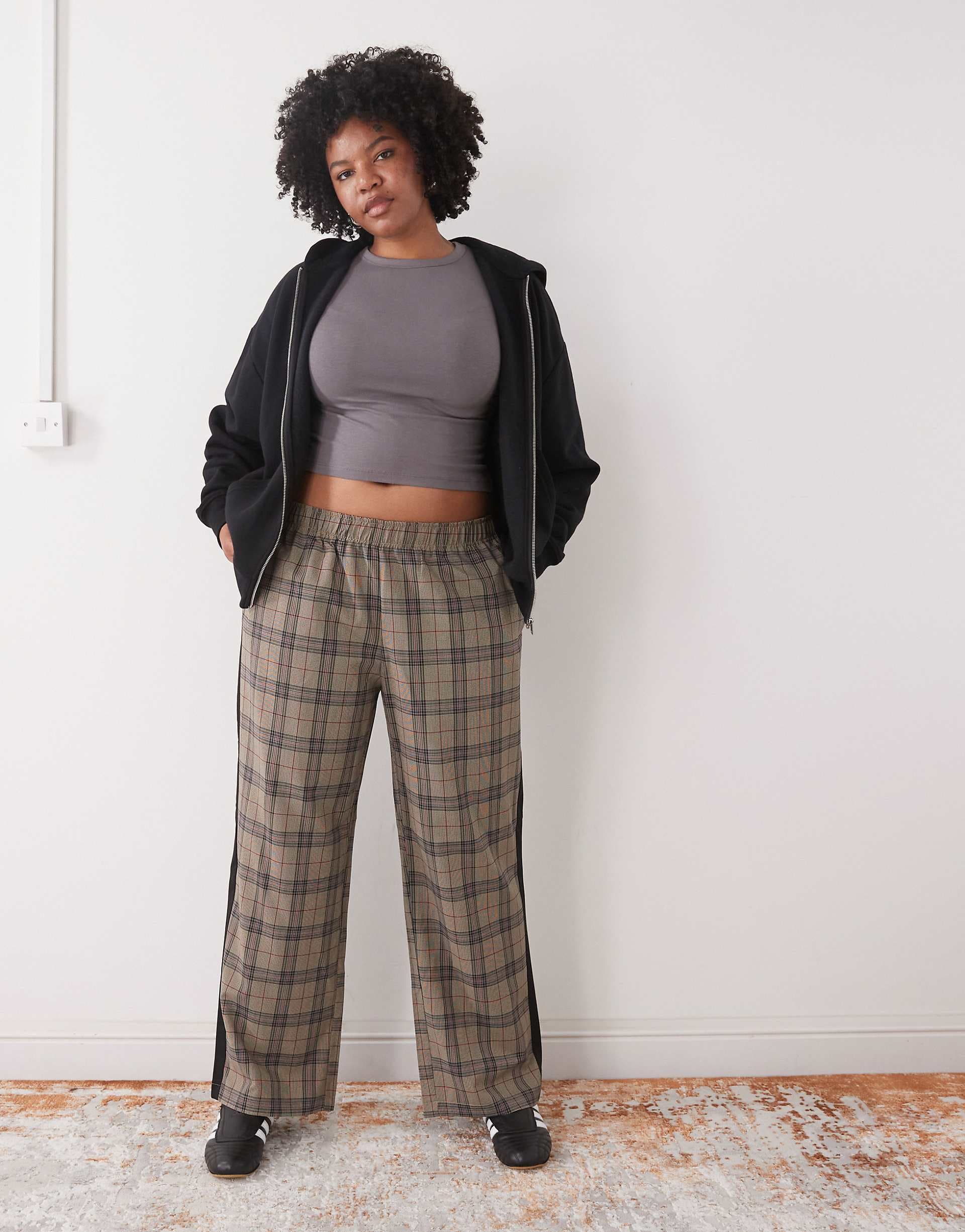 Noisy May Curve wide leg pants with side stripe in beige check