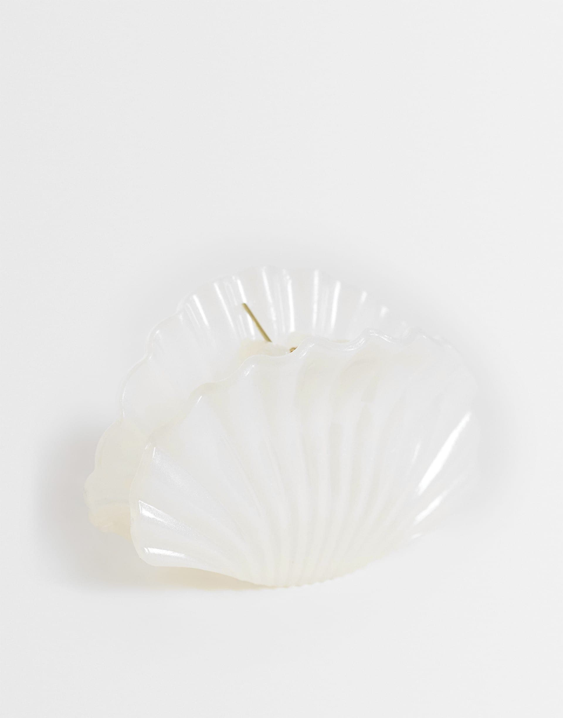 DesignB London shell hair claw clip in pearl