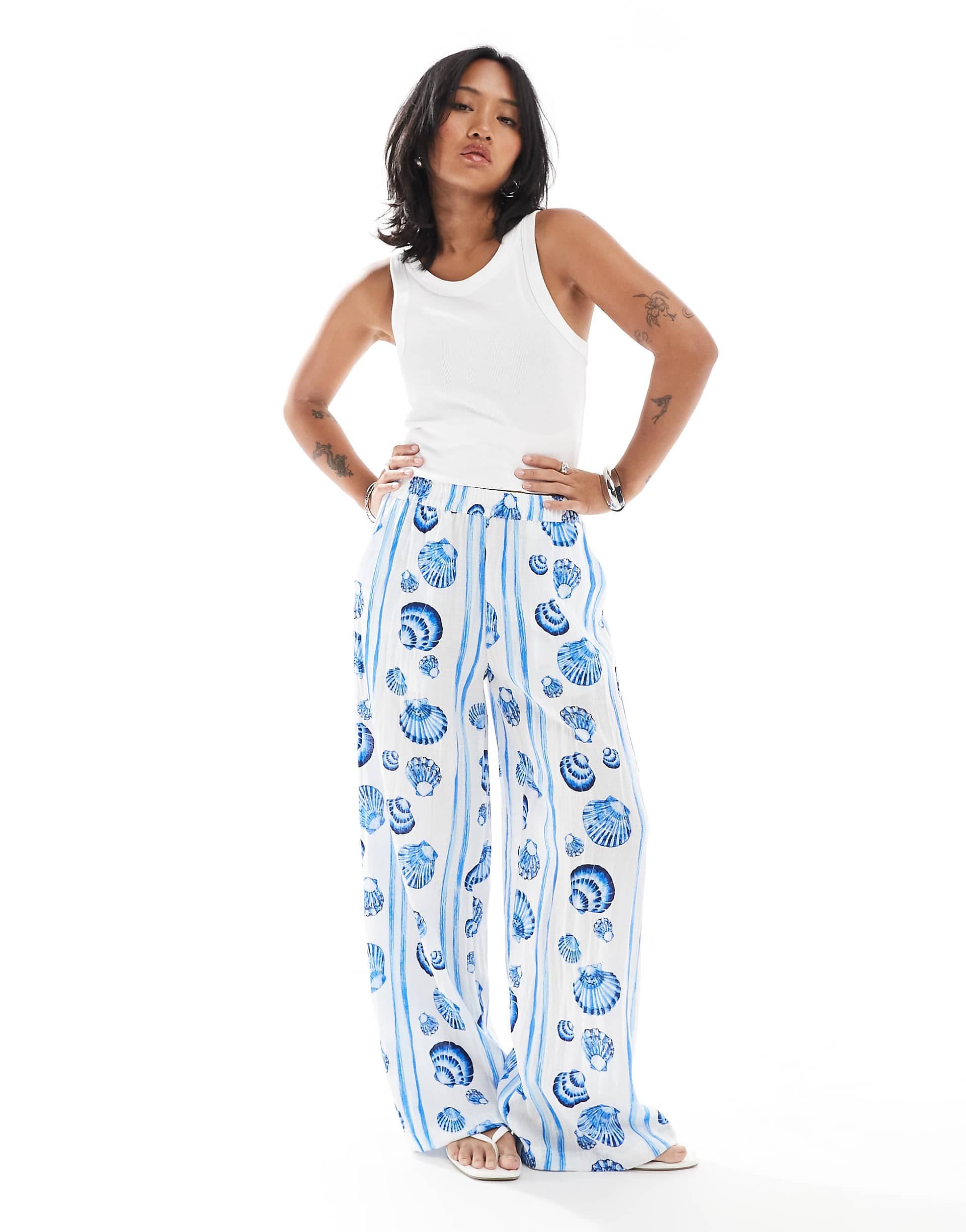 Vero Moda Petite straight leg pants in blue seashell print