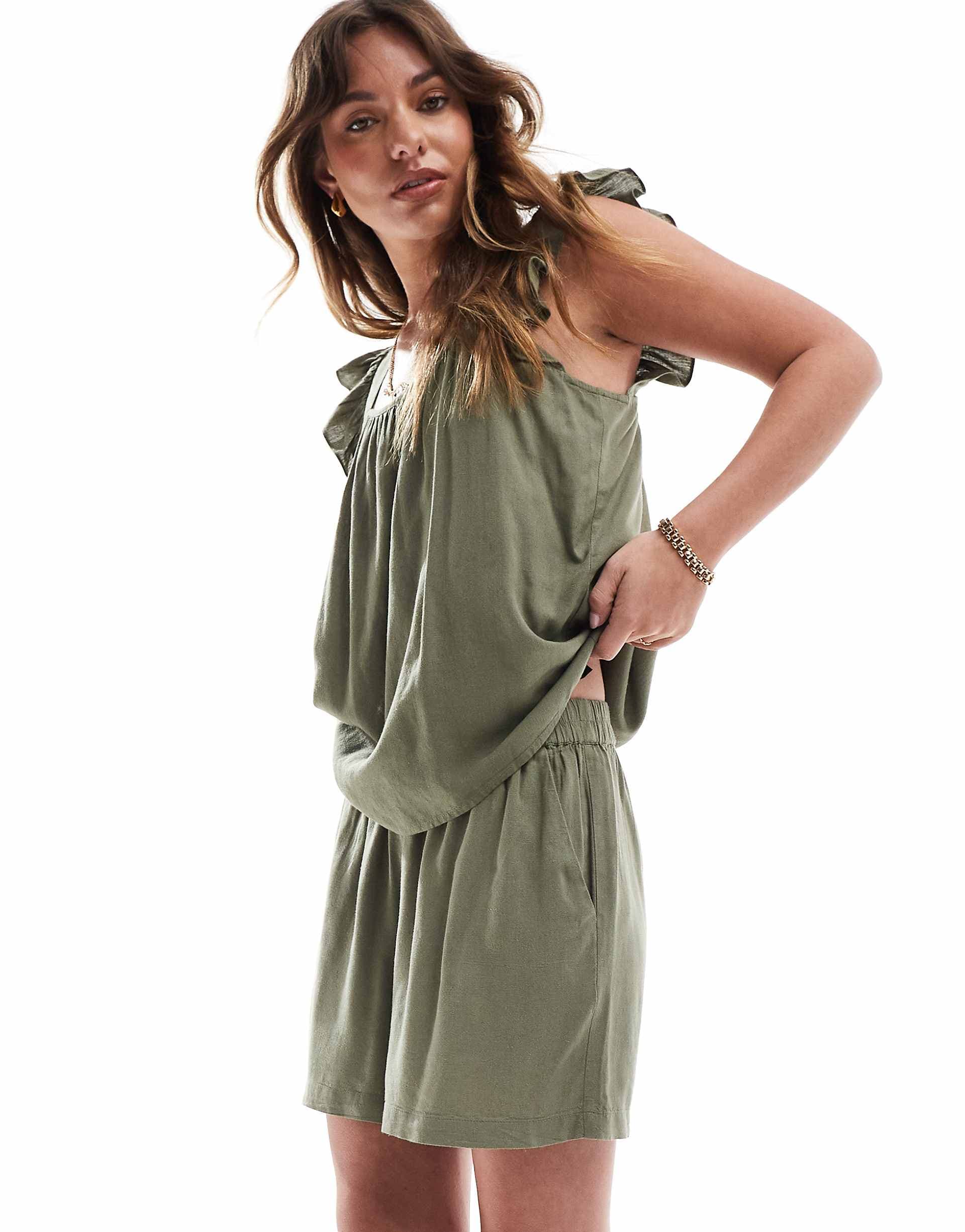 Pieces linen touch shorts in lichen green - part of a set