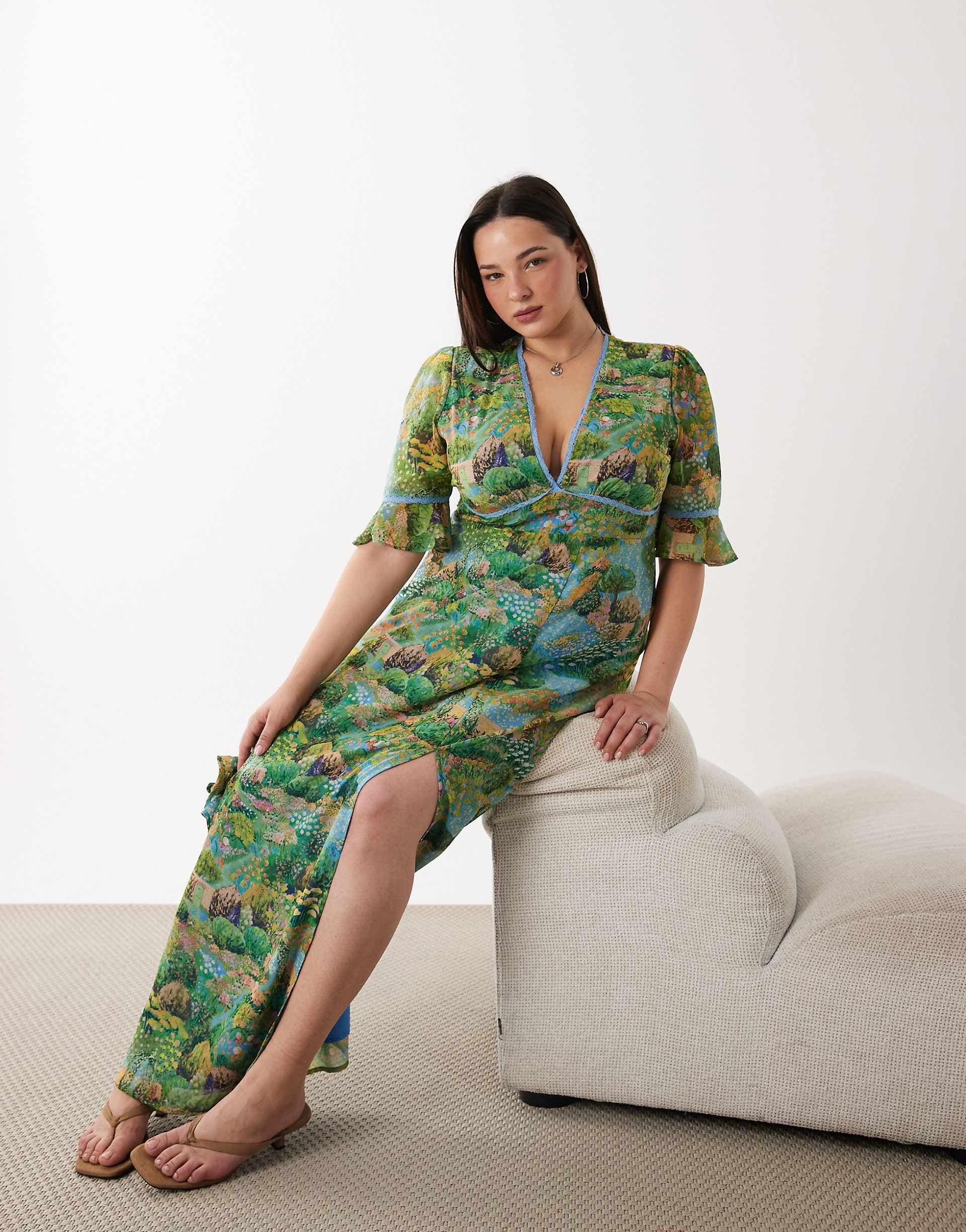 Hope & Ivy Plus frill sleeves thigh slit maxi dress in river print