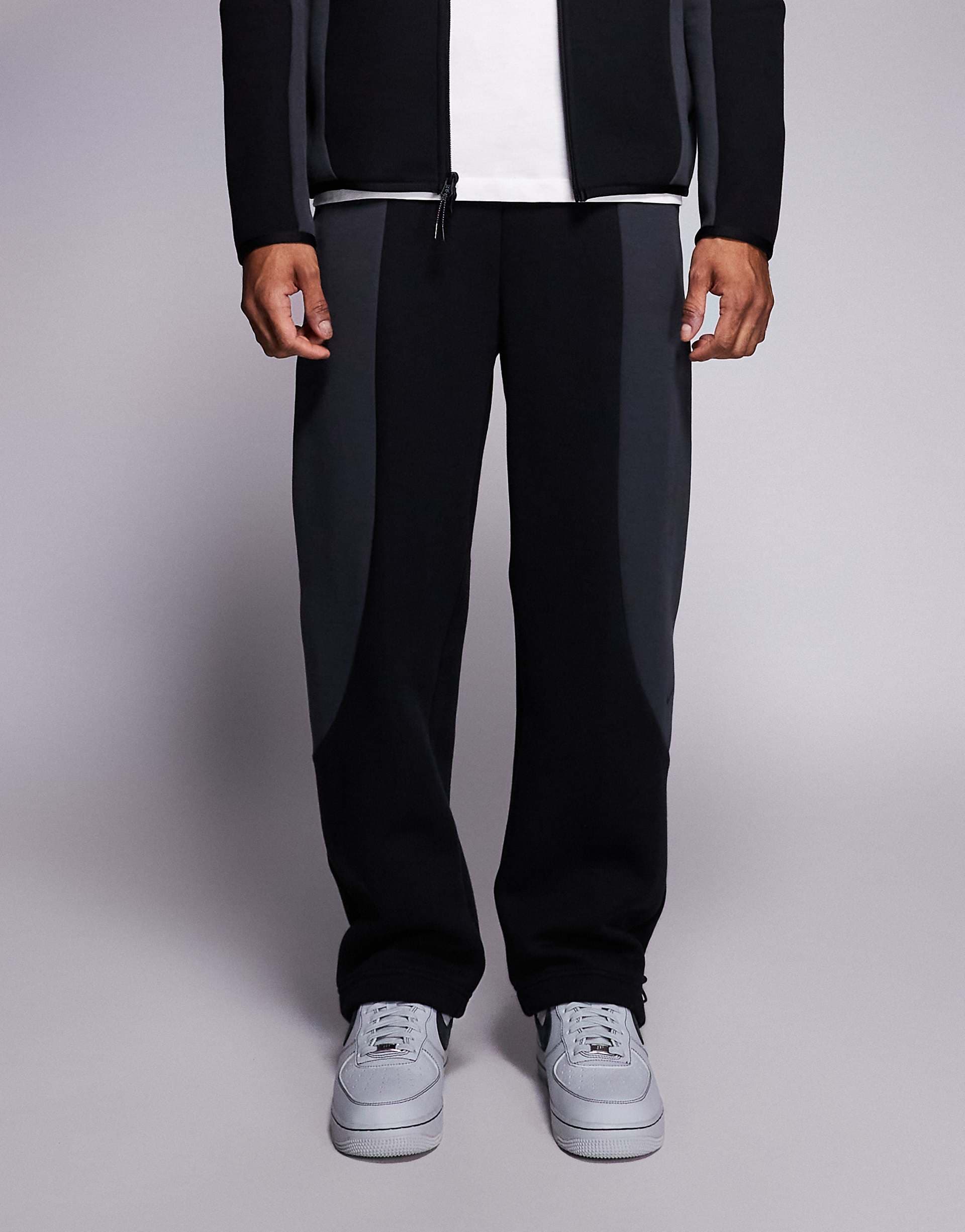 Nike Tech Fleece Pro sweatpants in black and gray