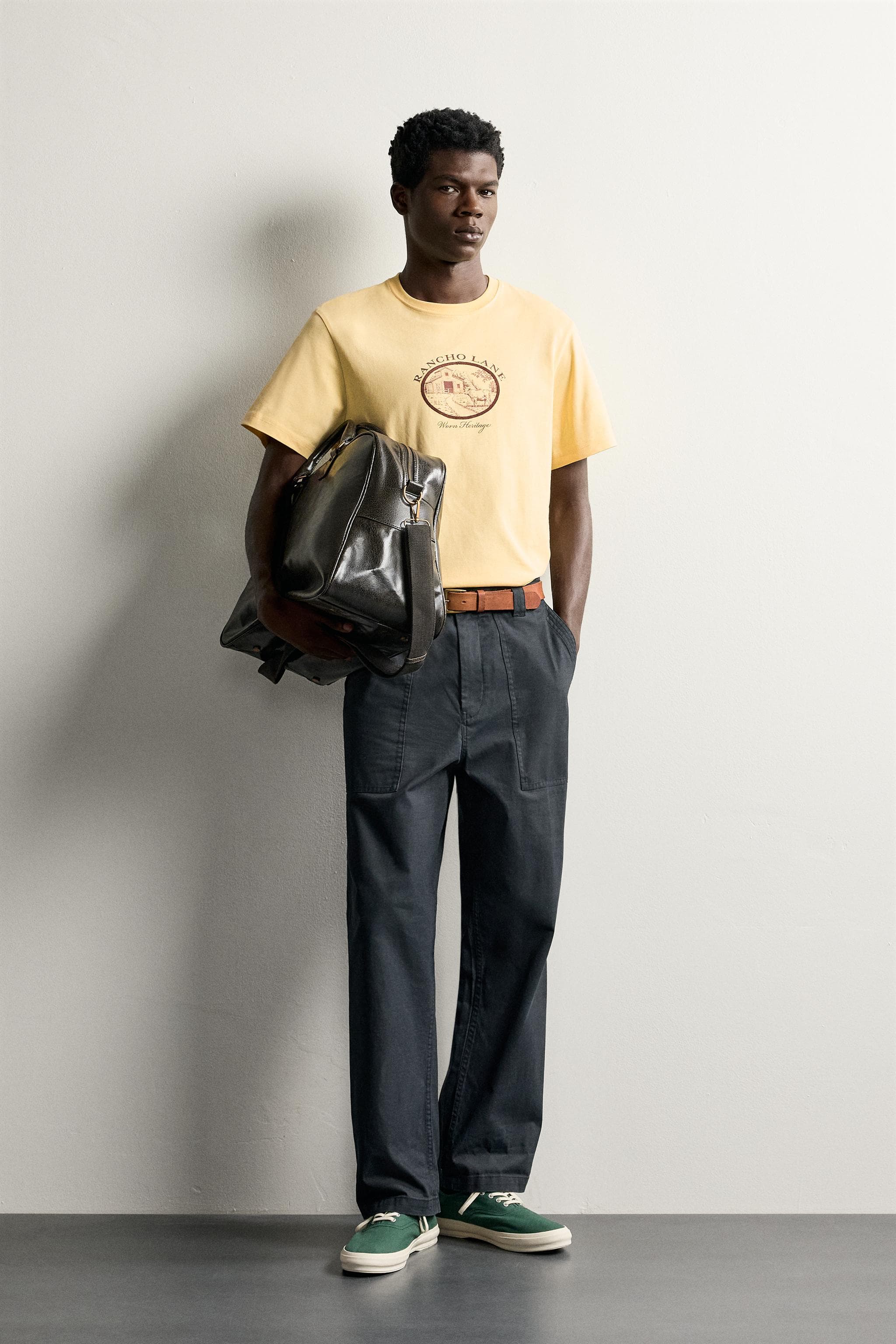 REGULAR FIT CONTRAST PRINT T-SHIRT