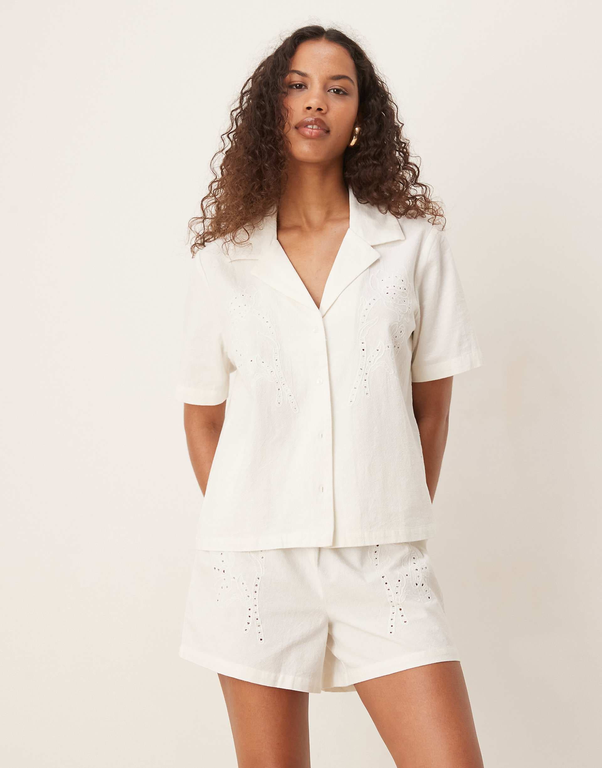 JDY embroidery loose shirt in white - part of a set