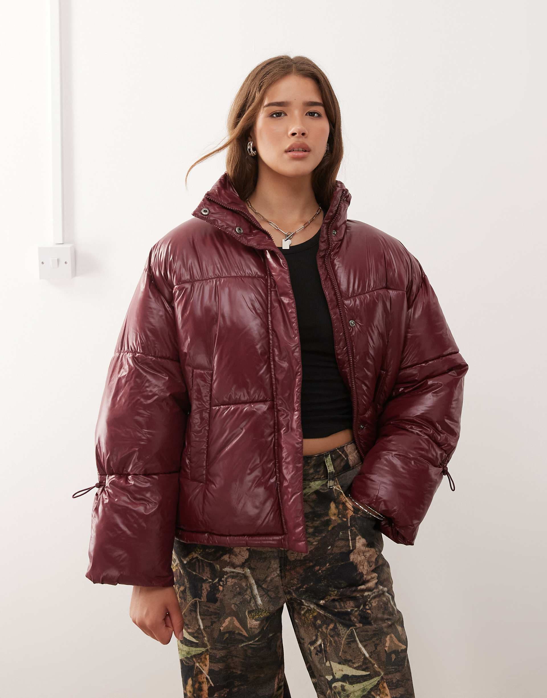 Noisy May shiny puffer jacket in burgundy