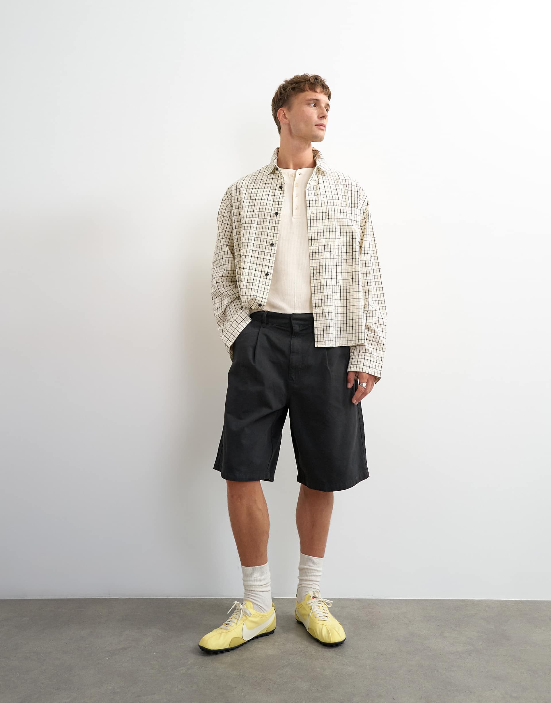 Topman wide leg twill bermuda shorts with pleats in black