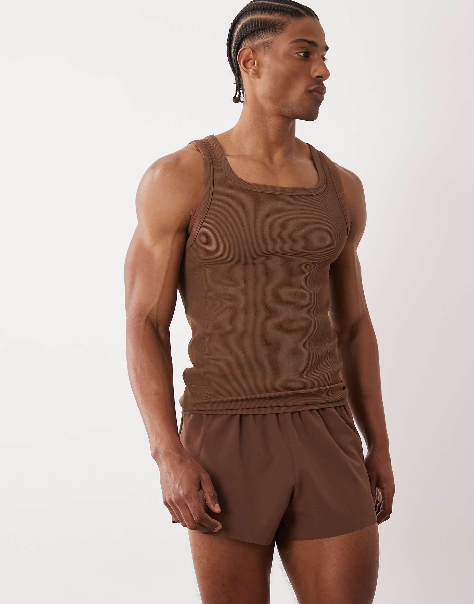 4505 2" running shorts with elastic waistband and zip pockets in brown