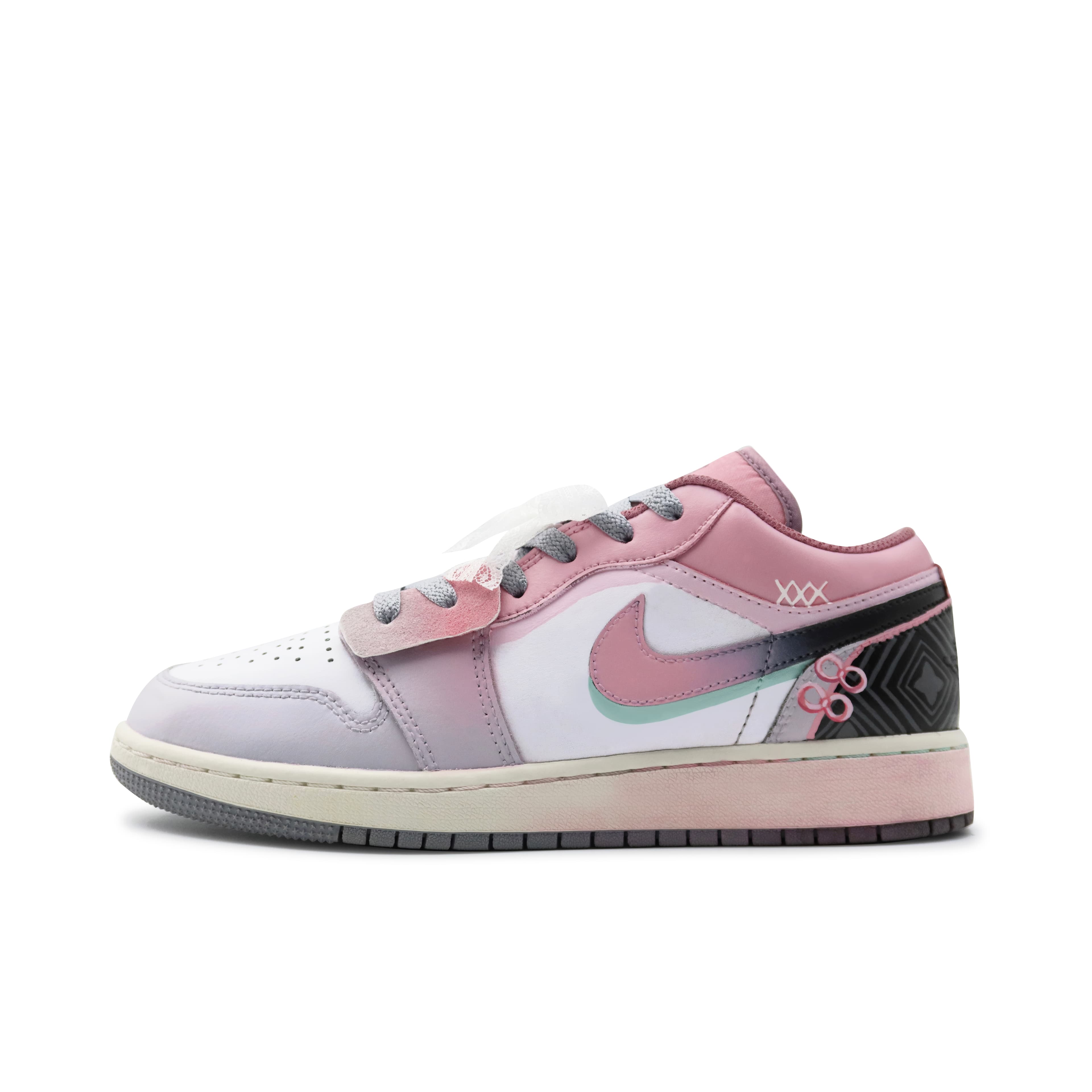 Jordan Air Jordan 1 Low Wear-Resistant Low-Top Vintage Basketball Shoes GS Black White Pink
