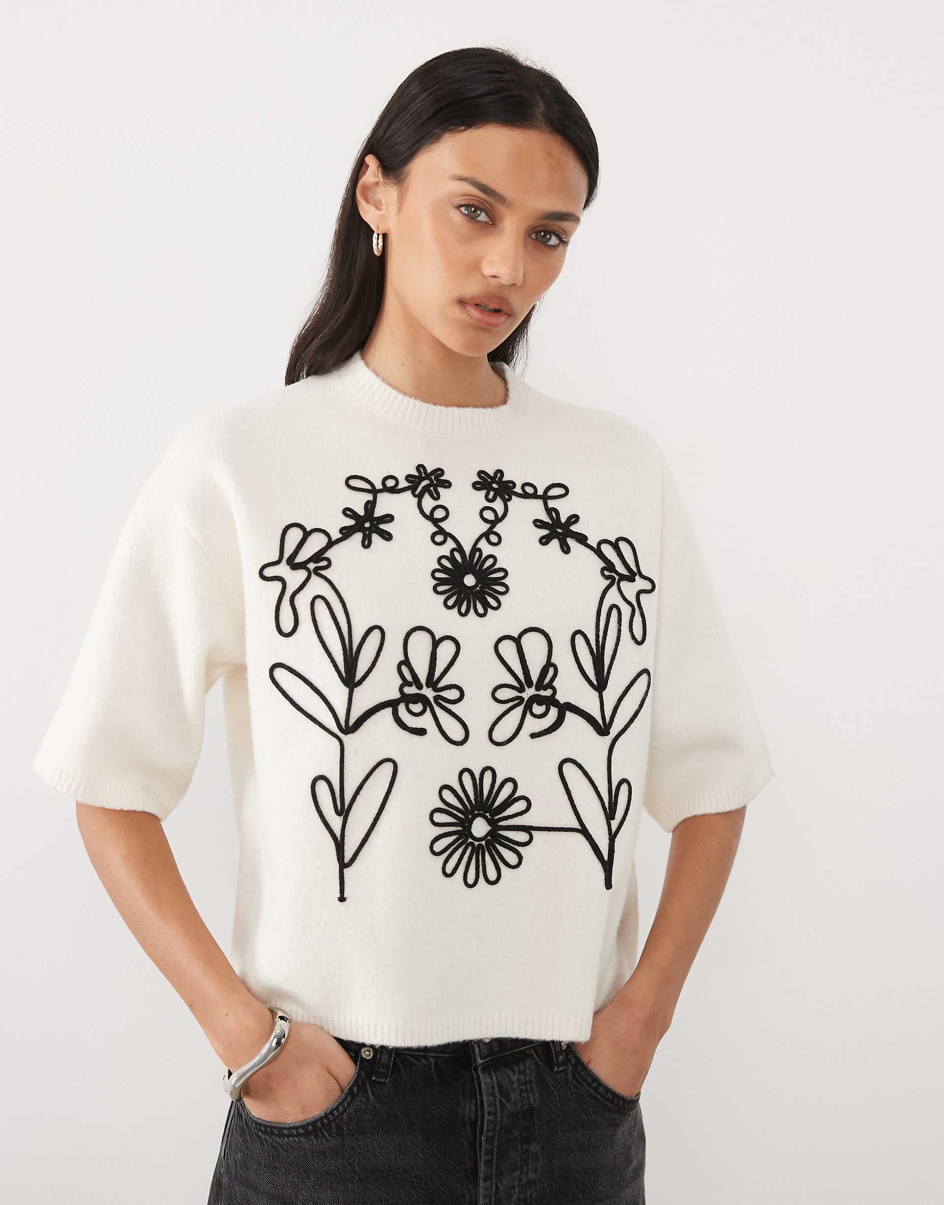 Threadbare short sleeve sweater with flower embroidery in ecru