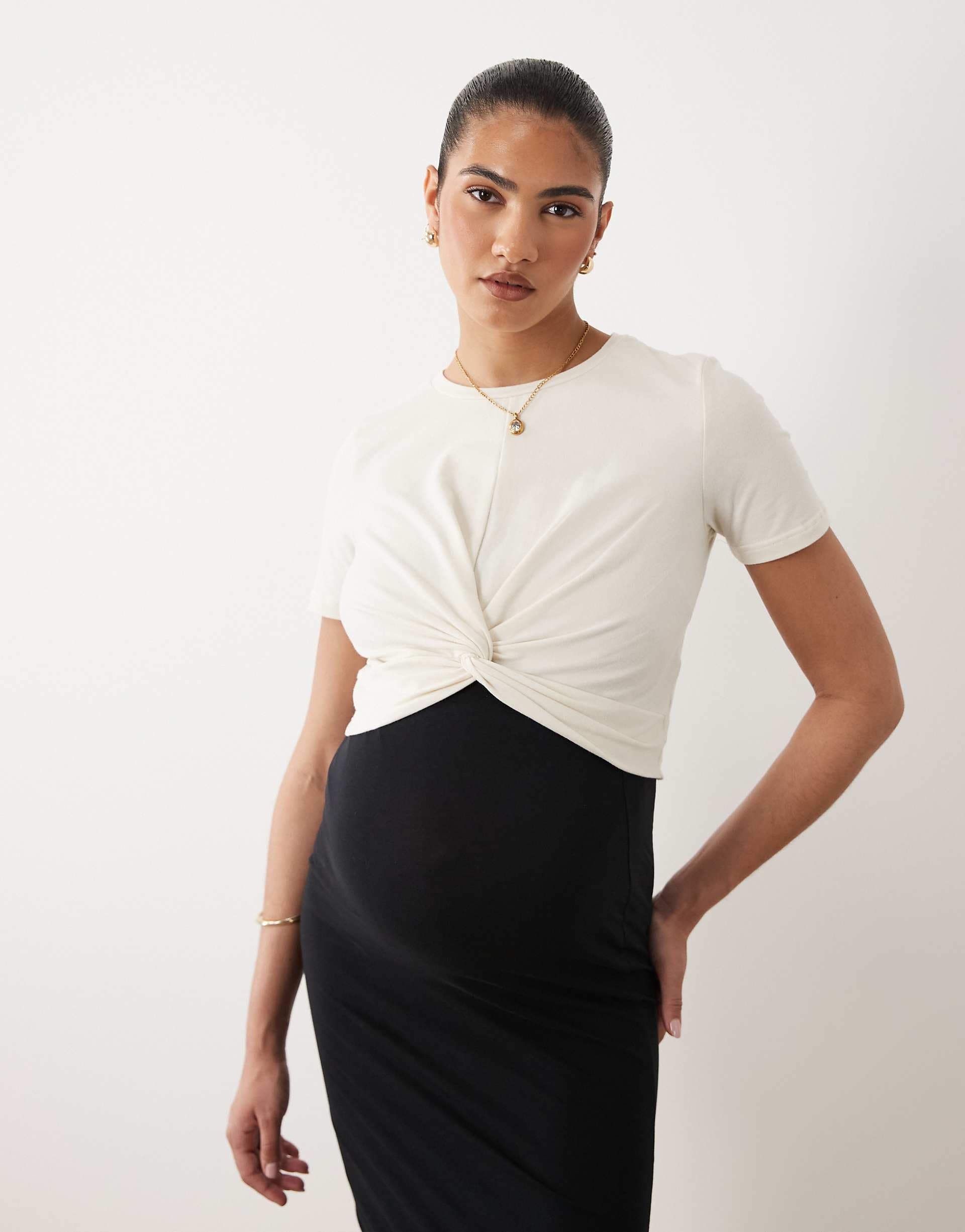 Mamalicious Maternity above the bump knot detail T-shirt in cream
