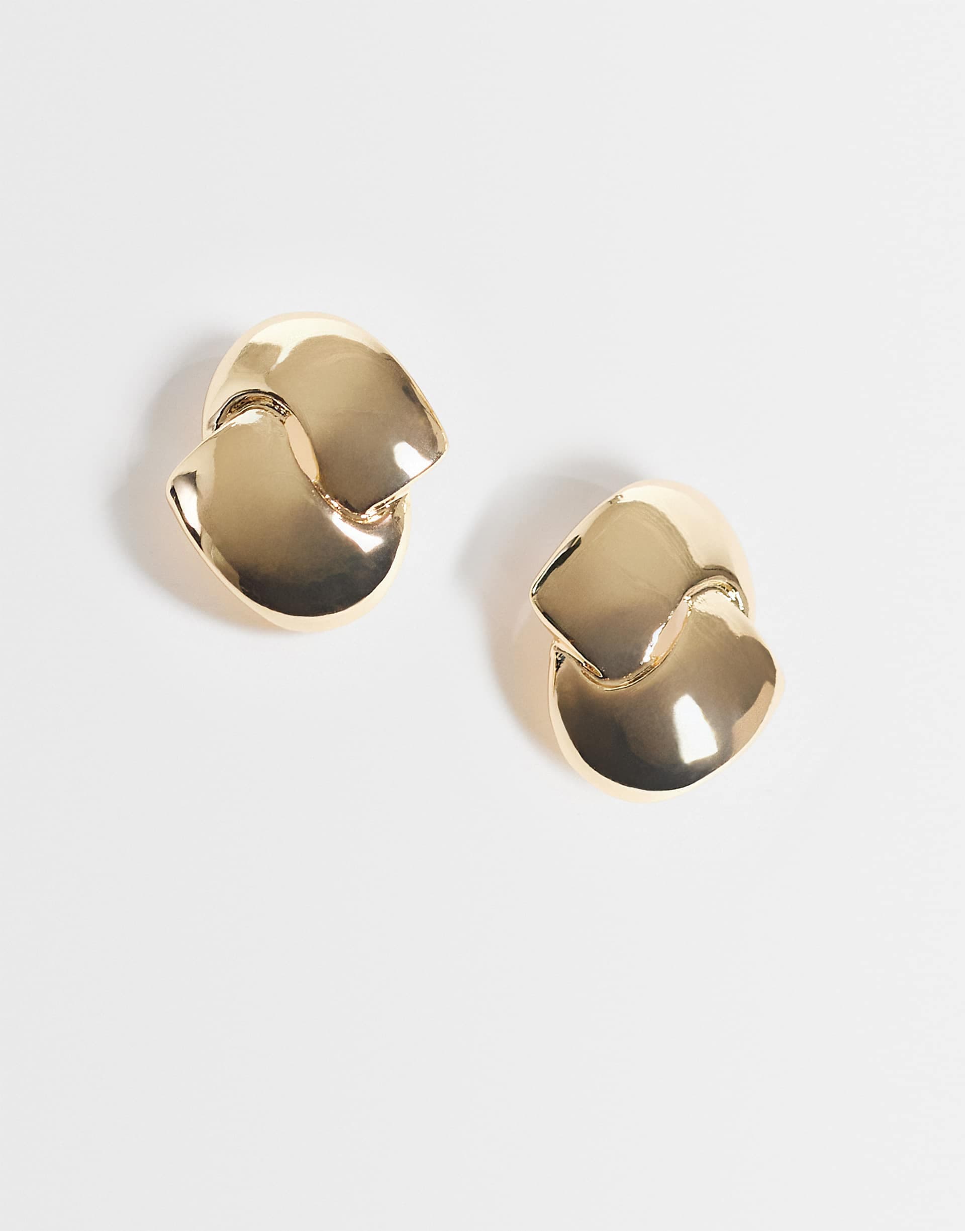 Mango classic stud earrings in gold